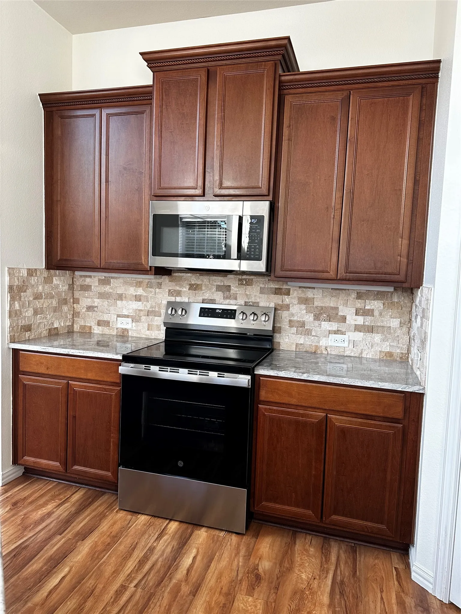 Townhouse For Sale in Dallas County , 3821 Marcillia Circle, Irving, Texas 75038, 2 Bedroom, 3 Bathroom, 2 Garage spaces, 1,565 Sqft, built in 2009, mls#21392520, Real Estate Agent in Irving, Homes For Sale in Dallas county, Homes For Sale in Irving, Realtor in Irving Texas, Real Estate Brokerage Independent Realty Texas, Luminita Cordes Realtor
