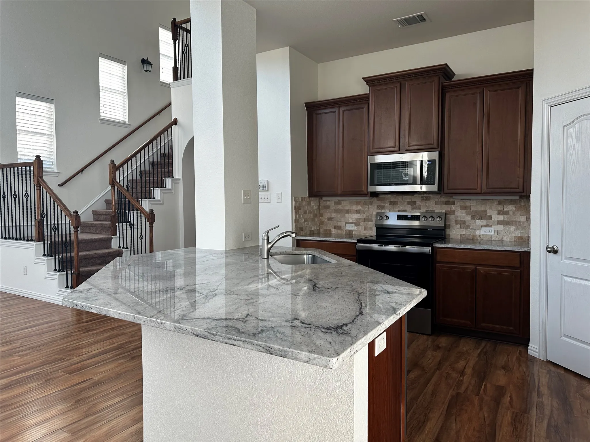 Townhouse For Sale in Dallas County , 3821 Marcillia Circle, Irving, Texas 75038, 2 Bedroom, 3 Bathroom, 2 Garage spaces, 1,565 Sqft, built in 2009, mls#21392520, Real Estate Agent in Irving, Homes For Sale in Dallas county, Homes For Sale in Irving, Realtor in Irving Texas, Real Estate Brokerage Independent Realty Texas, Luminita Cordes Realtor