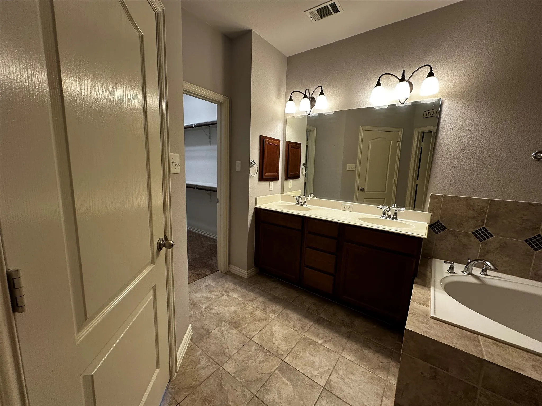 Townhouse For Sale in Dallas County , 3821 Marcillia Circle, Irving, Texas 75038, 2 Bedroom, 3 Bathroom, 2 Garage spaces, 1,565 Sqft, built in 2009, mls#21392520, Real Estate Agent in Irving, Homes For Sale in Dallas county, Homes For Sale in Irving, Realtor in Irving Texas, Real Estate Brokerage Independent Realty Texas, Luminita Cordes Realtor