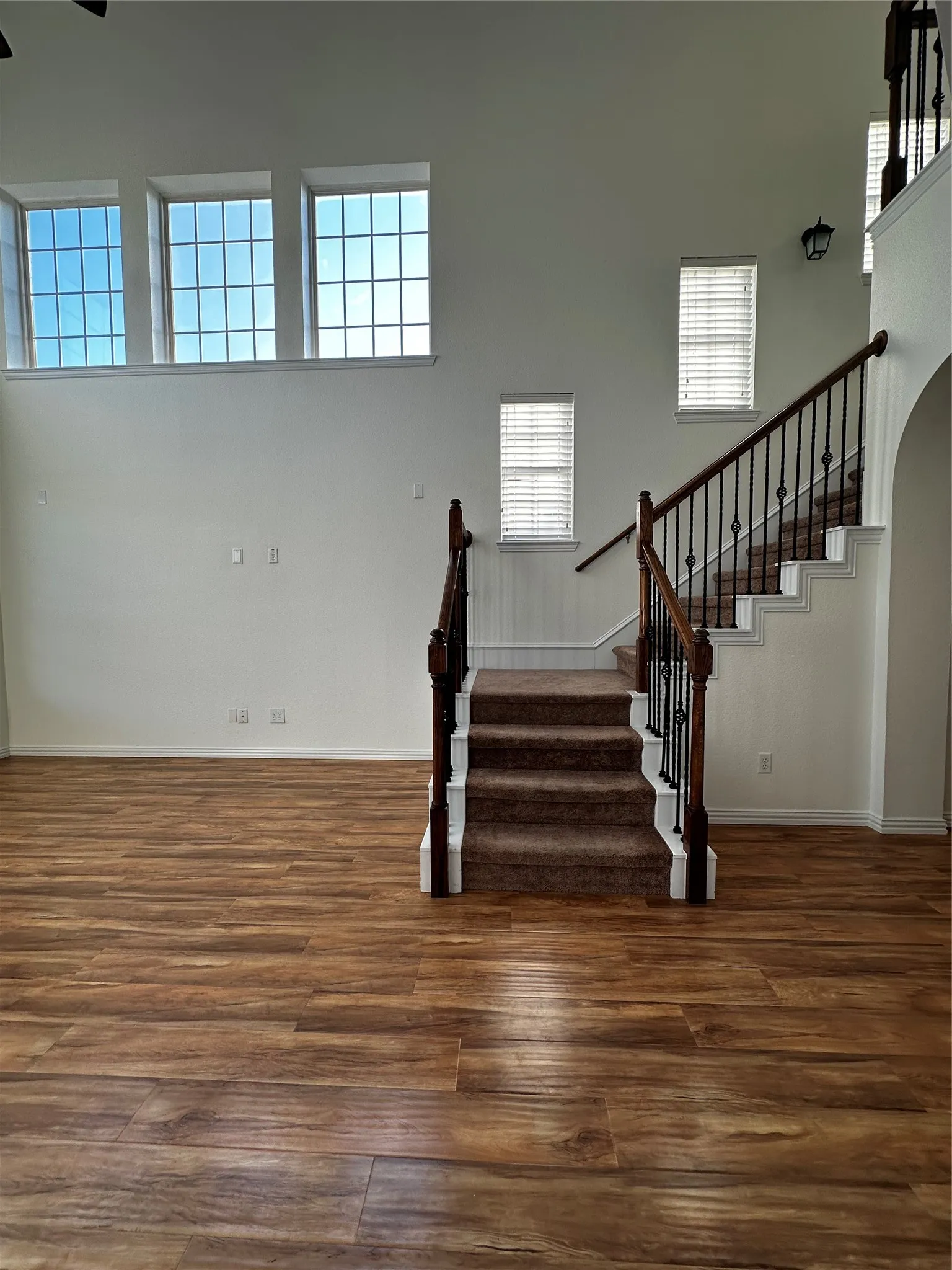 Townhouse For Sale in Dallas County , 3821 Marcillia Circle, Irving, Texas 75038, 2 Bedroom, 3 Bathroom, 2 Garage spaces, 1,565 Sqft, built in 2009, mls#21392520, Real Estate Agent in Irving, Homes For Sale in Dallas county, Homes For Sale in Irving, Realtor in Irving Texas, Real Estate Brokerage Independent Realty Texas, Luminita Cordes Realtor
