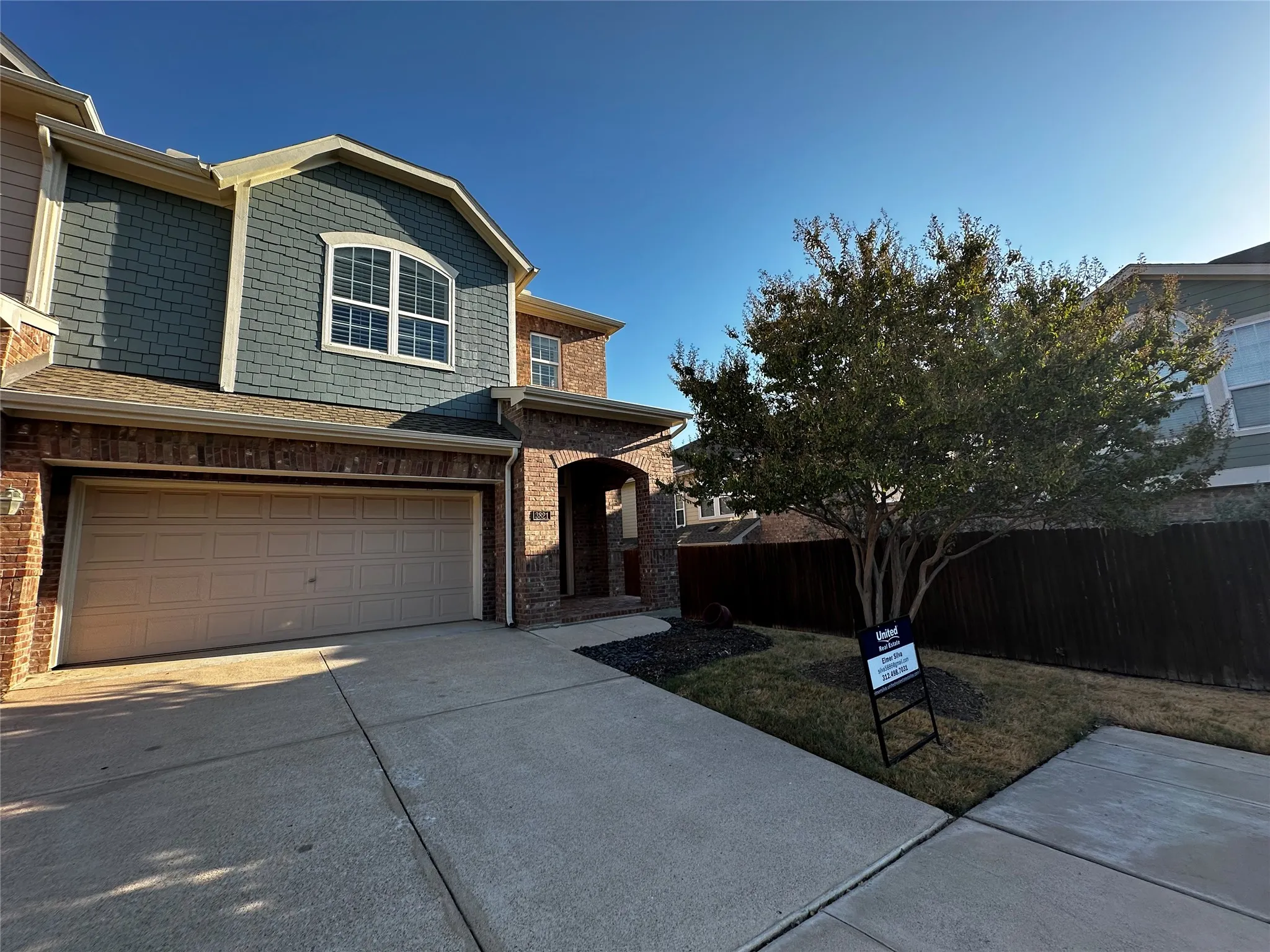 Townhouse For Sale in Dallas County , 3821 Marcillia Circle, Irving, Texas 75038, 2 Bedroom, 3 Bathroom, 2 Garage spaces, 1,565 Sqft, built in 2009, mls#21392520, Real Estate Agent in Irving, Homes For Sale in Dallas county, Homes For Sale in Irving, Realtor in Irving Texas, Real Estate Brokerage Independent Realty Texas, Luminita Cordes Realtor