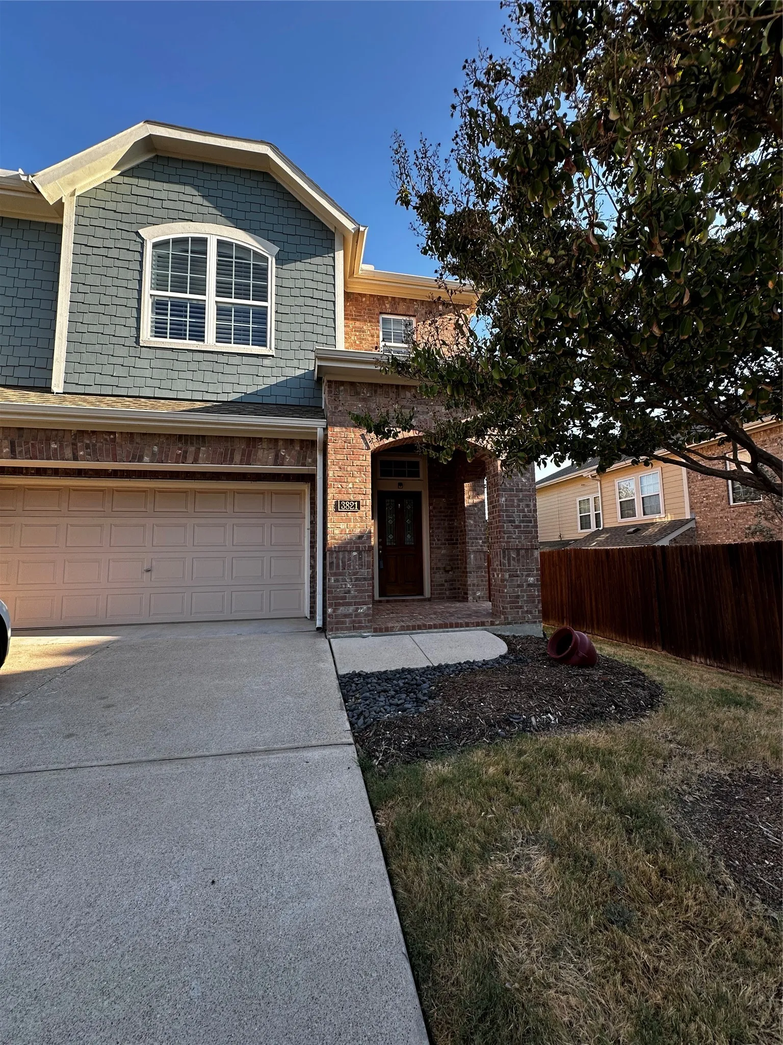 Townhouse For Sale in Dallas County , 3821 Marcillia Circle, Irving, Texas 75038, 2 Bedroom, 3 Bathroom, 2 Garage spaces, 1,565 Sqft, built in 2009, mls#21392520, Real Estate Agent in Irving, Homes For Sale in Dallas county, Homes For Sale in Irving, Realtor in Irving Texas, Real Estate Brokerage Independent Realty Texas, Luminita Cordes Realtor