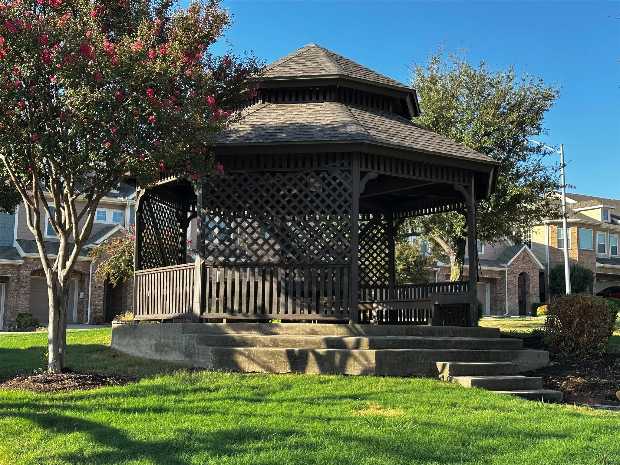 Townhouse For Sale in Dallas County , 3821 Marcillia Circle, Irving, Texas 75038, 2 Bedroom, 3 Bathroom, 2 Garage spaces, 1,565 Sqft, built in 2009, mls#21392520, Real Estate Agent in Irving, Homes For Sale in Dallas county, Homes For Sale in Irving, Realtor in Irving Texas, Real Estate Brokerage Independent Realty Texas, Luminita Cordes Realtor