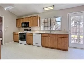 Single Family Residence For Rent in Denton County , 2110 Hearthstone Drive, Carrollton, Texas 75010, 4 Bedroom, 2 Bathroom, 2 Garage spaces, 1,909 Sqft, built in 1988, mls#21392514, Real Estate Agent in Carrollton, Homes For Rent in Denton county, Homes For Rent in Carrollton, Realtor in Carrollton Texas, Real Estate Brokerage Independent Realty Texas, Luminita Cordes Realtor