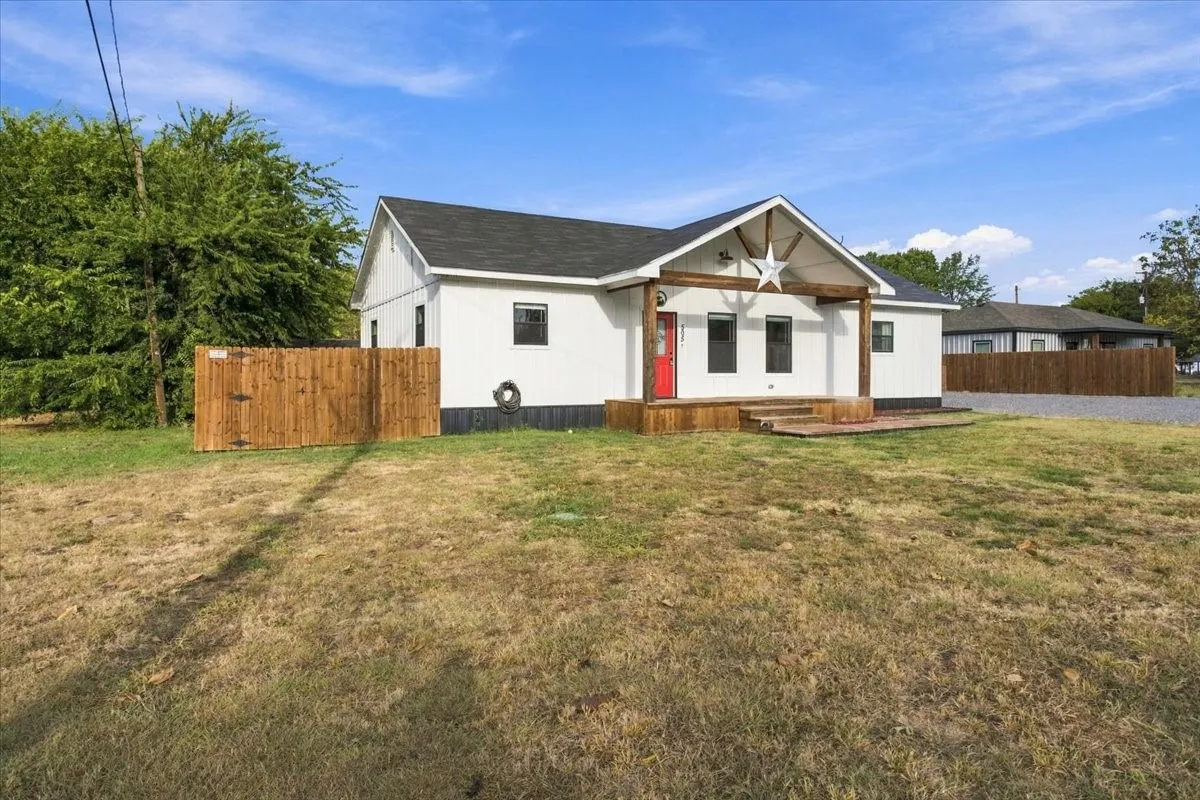 Single Family Residence For Sale in Fannin County , 505 N White Oak, Dodd City, Texas 75438, 3 Bedroom, 2 Bathroom, Garage spaces, 1,428 Sqft, built in 2022, mls#21390987, Real Estate Agent in Dodd City, Homes For Sale in Fannin county, Homes For Sale in Dodd City, Realtor in Dodd City Texas, Real Estate Brokerage Independent Realty Texas, Luminita Cordes Realtor
