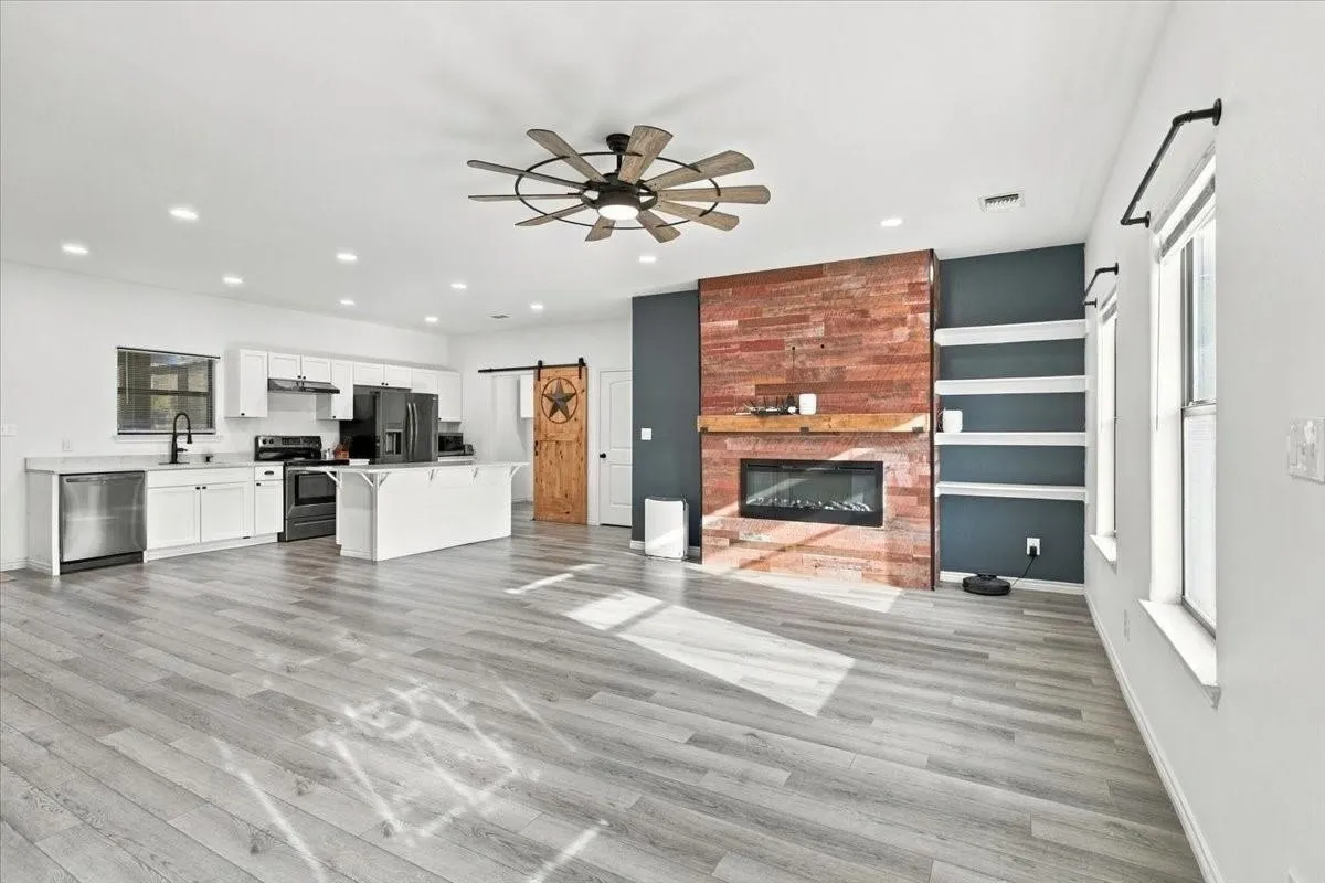 Single Family Residence For Sale in Fannin County , 505 N White Oak, Dodd City, Texas 75438, 3 Bedroom, 2 Bathroom, Garage spaces, 1,428 Sqft, built in 2022, mls#21390987, Real Estate Agent in Dodd City, Homes For Sale in Fannin county, Homes For Sale in Dodd City, Realtor in Dodd City Texas, Real Estate Brokerage Independent Realty Texas, Luminita Cordes Realtor