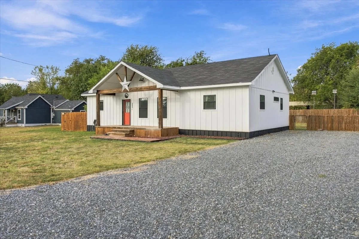Single Family Residence For Sale in Fannin County , 505 N White Oak, Dodd City, Texas 75438, 3 Bedroom, 2 Bathroom, Garage spaces, 1,428 Sqft, built in 2022, mls#21390987, Real Estate Agent in Dodd City, Homes For Sale in Fannin county, Homes For Sale in Dodd City, Realtor in Dodd City Texas, Real Estate Brokerage Independent Realty Texas, Luminita Cordes Realtor