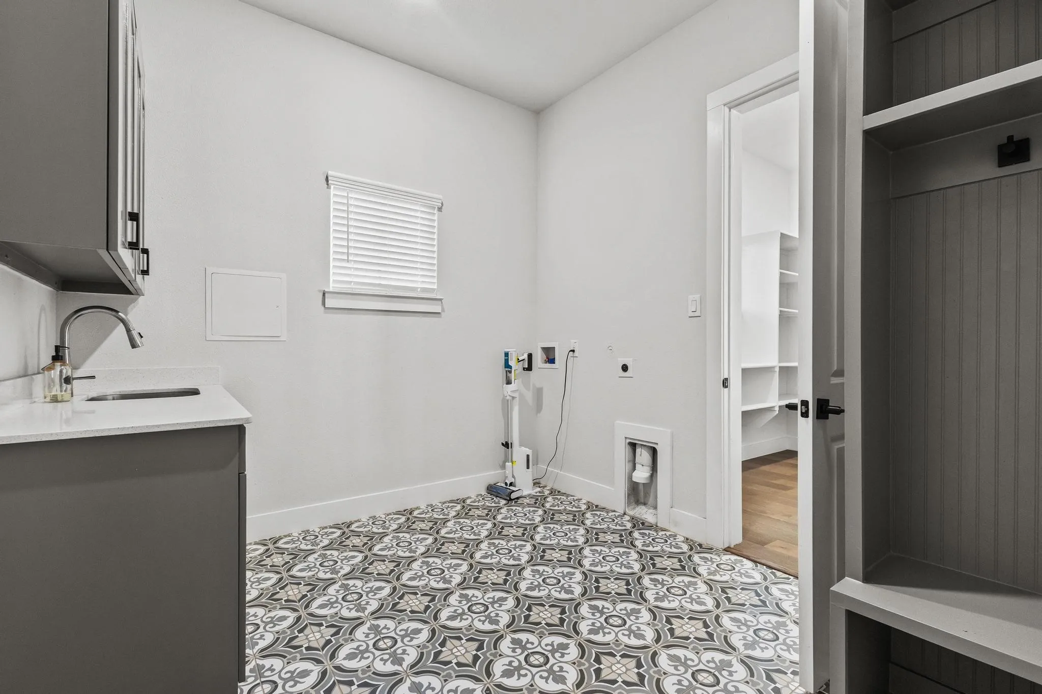 Laundry room with electric dryer hookup, washer hookup, gas dryer hookup, and tile patterned flooring