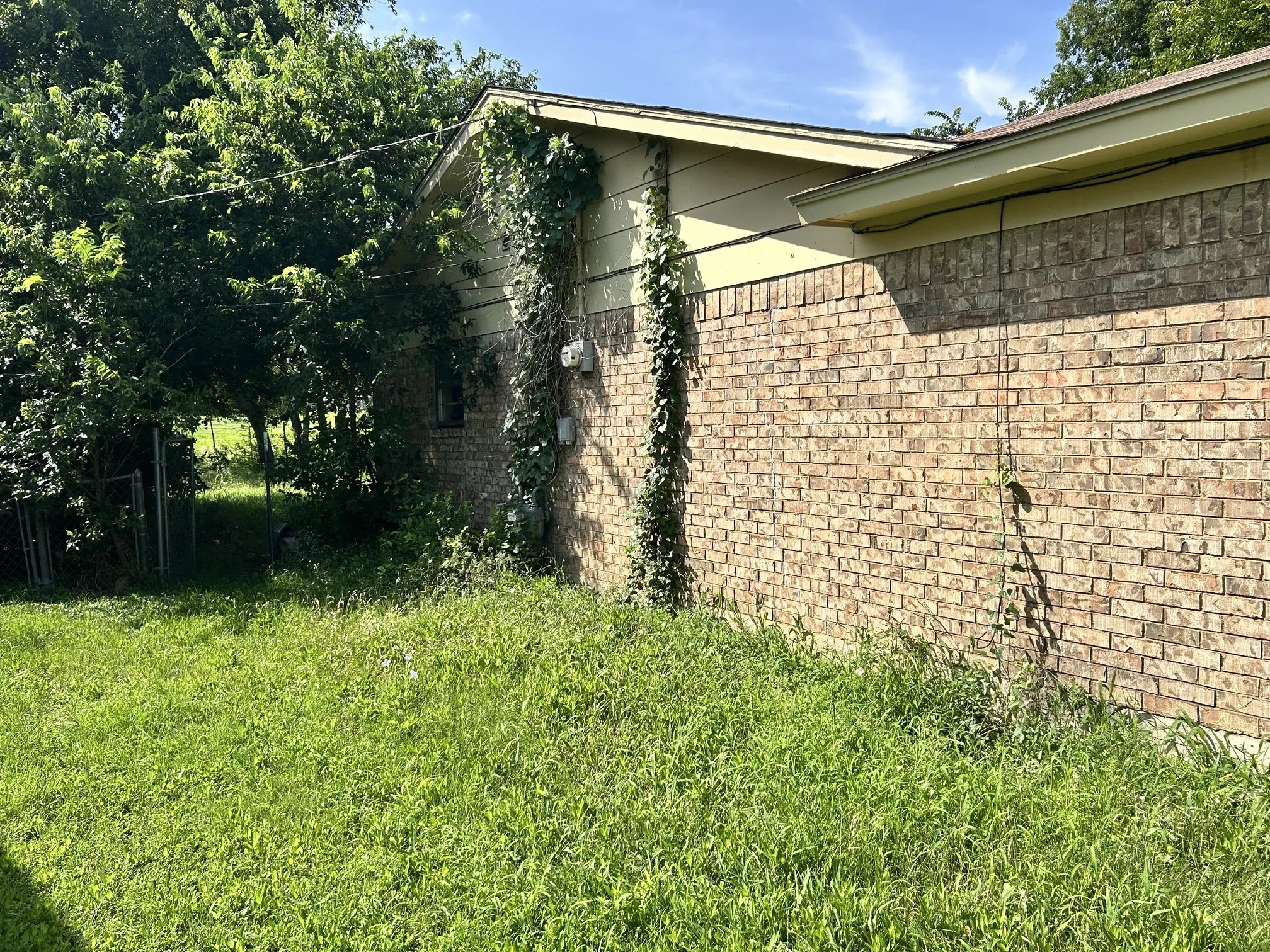 Single Family Residence For Sale in Brown County , 508 Parkway Drive, Brownwood, Texas 76801, 3 Bedroom, 1 Bathroom, Garage spaces, 1,446 Sqft, built in 0, mls#21392033, Real Estate Agent in Brownwood, Homes For Sale in Brown county, Homes For Sale in Brownwood, Realtor in Brownwood Texas, Real Estate Brokerage Independent Realty Texas, Luminita Cordes Realtor