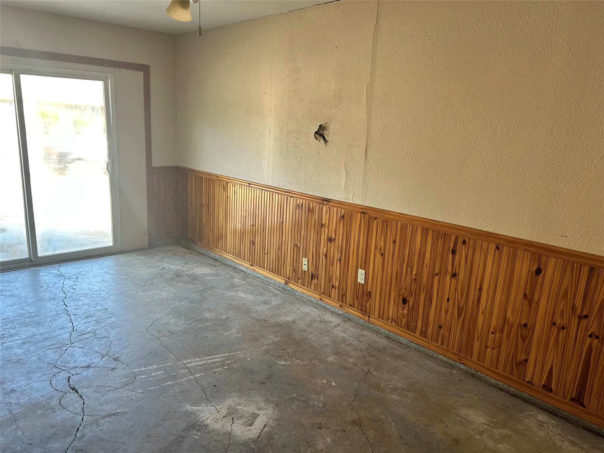 Single Family Residence For Sale in Brown County , 508 Parkway Drive, Brownwood, Texas 76801, 3 Bedroom, 1 Bathroom, Garage spaces, 1,446 Sqft, built in 0, mls#21392033, Real Estate Agent in Brownwood, Homes For Sale in Brown county, Homes For Sale in Brownwood, Realtor in Brownwood Texas, Real Estate Brokerage Independent Realty Texas, Luminita Cordes Realtor