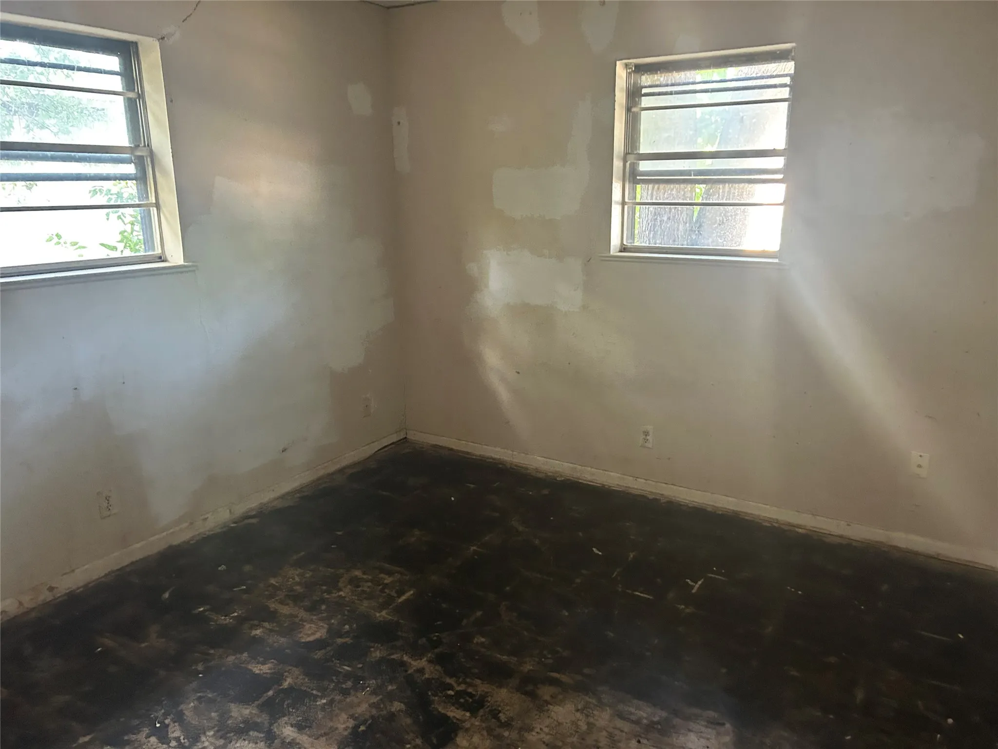 Single Family Residence For Sale in Brown County , 508 Parkway Drive, Brownwood, Texas 76801, 3 Bedroom, 1 Bathroom, Garage spaces, 1,446 Sqft, built in 0, mls#21392033, Real Estate Agent in Brownwood, Homes For Sale in Brown county, Homes For Sale in Brownwood, Realtor in Brownwood Texas, Real Estate Brokerage Independent Realty Texas, Luminita Cordes Realtor