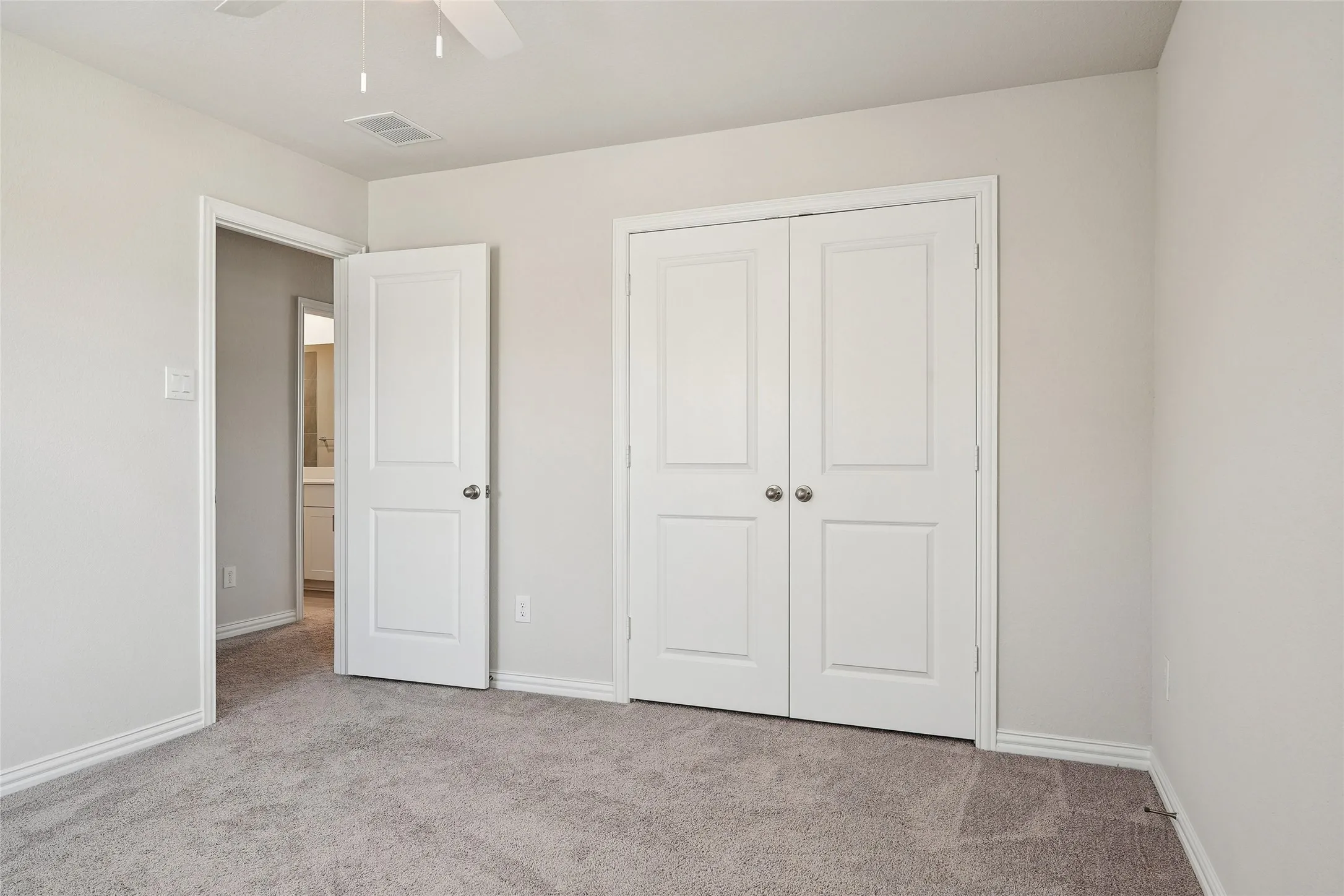 Single Family Residence For Sale in Denton County , 233 Luna Lane, Lake Dallas, Texas 75065, 4 Bedroom, 4 Bathroom, 2 Garage spaces, 3,114 Sqft, built in 2022, mls#21391517, Real Estate Agent in Lake Dallas, Homes For Sale in Denton county, Homes For Sale in Lake Dallas, Realtor in Lake Dallas Texas, Real Estate Brokerage Independent Realty Texas, Luminita Cordes Realtor