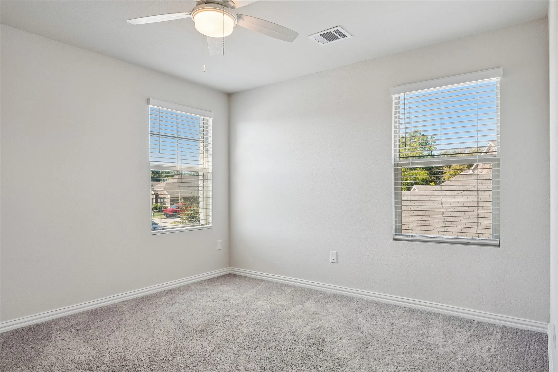 Single Family Residence For Sale in Denton County , 233 Luna Lane, Lake Dallas, Texas 75065, 4 Bedroom, 4 Bathroom, 2 Garage spaces, 3,114 Sqft, built in 2022, mls#21391517, Real Estate Agent in Lake Dallas, Homes For Sale in Denton county, Homes For Sale in Lake Dallas, Realtor in Lake Dallas Texas, Real Estate Brokerage Independent Realty Texas, Luminita Cordes Realtor
