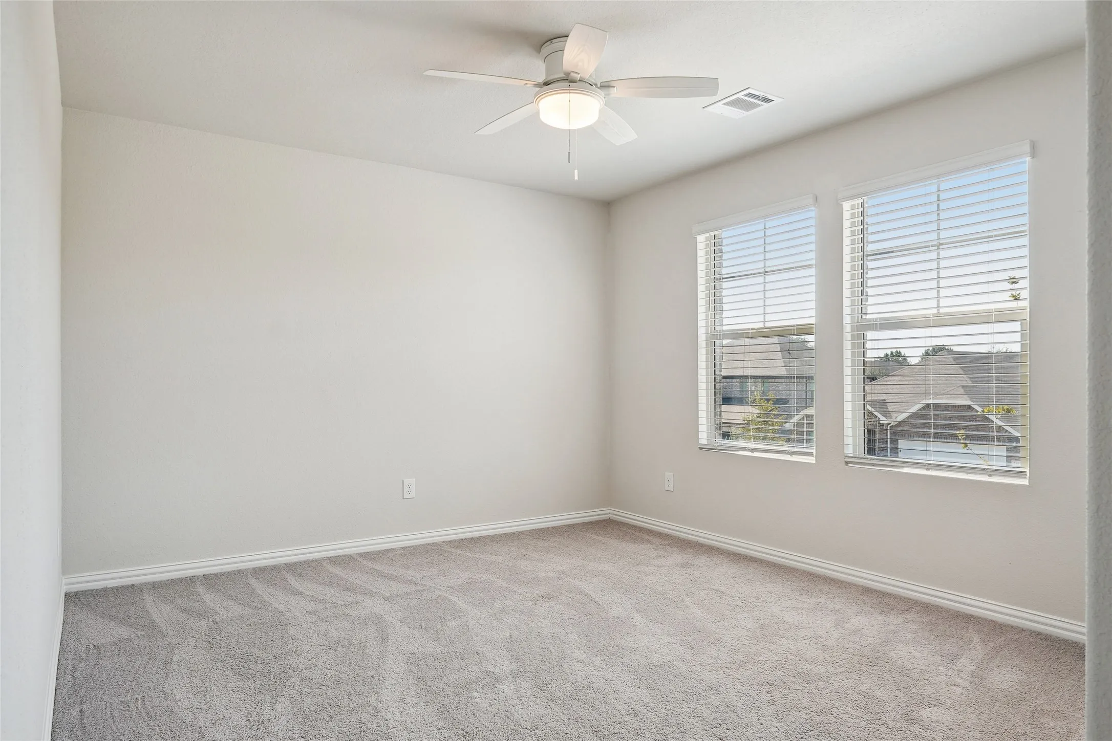 Single Family Residence For Sale in Denton County , 233 Luna Lane, Lake Dallas, Texas 75065, 4 Bedroom, 4 Bathroom, 2 Garage spaces, 3,114 Sqft, built in 2022, mls#21391517, Real Estate Agent in Lake Dallas, Homes For Sale in Denton county, Homes For Sale in Lake Dallas, Realtor in Lake Dallas Texas, Real Estate Brokerage Independent Realty Texas, Luminita Cordes Realtor