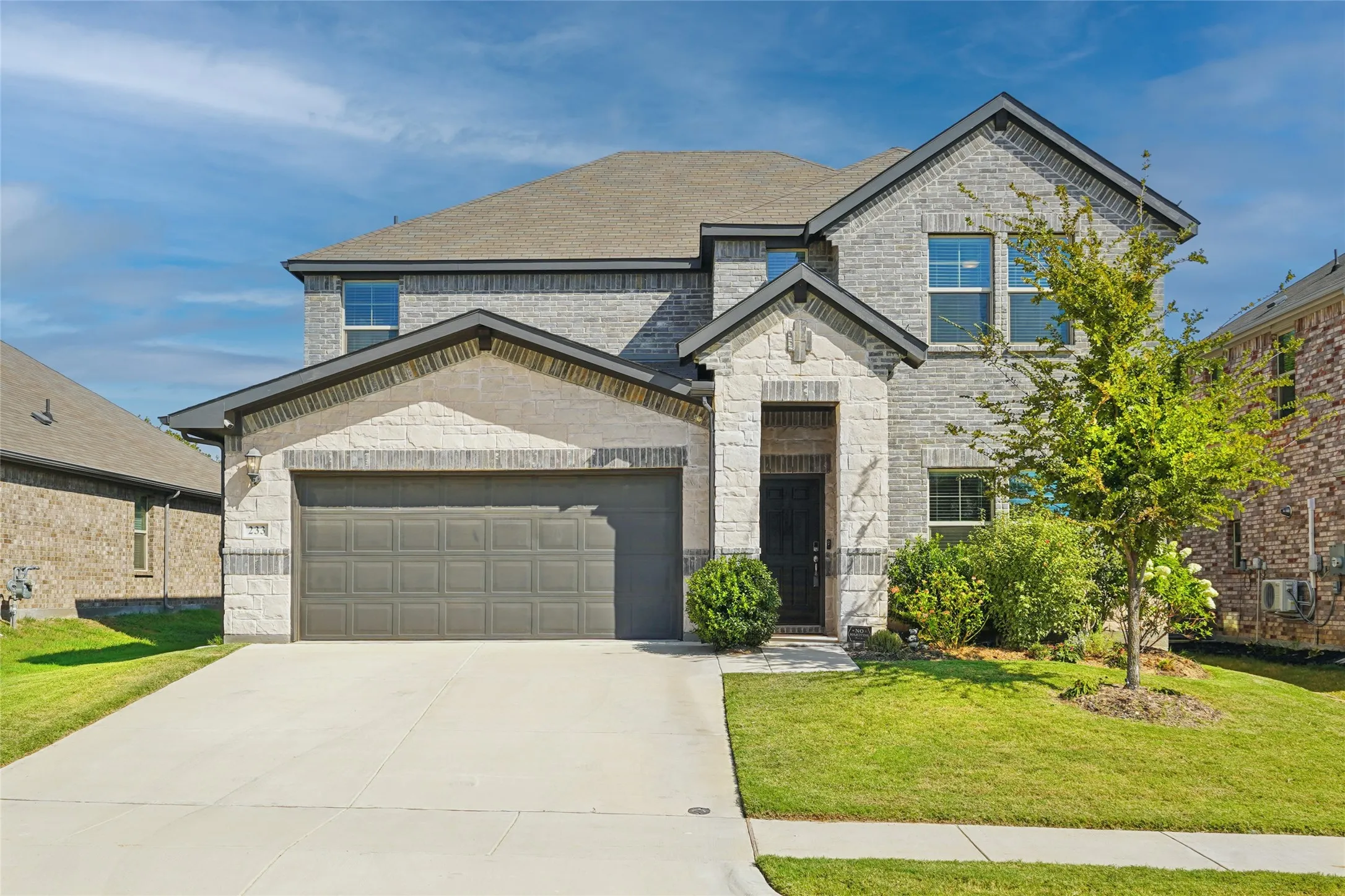Single Family Residence For Sale in Denton County , 233 Luna Lane, Lake Dallas, Texas 75065, 4 Bedroom, 4 Bathroom, 2 Garage spaces, 3,114 Sqft, built in 2022, mls#21391517, Real Estate Agent in Lake Dallas, Homes For Sale in Denton county, Homes For Sale in Lake Dallas, Realtor in Lake Dallas Texas, Real Estate Brokerage Independent Realty Texas, Luminita Cordes Realtor