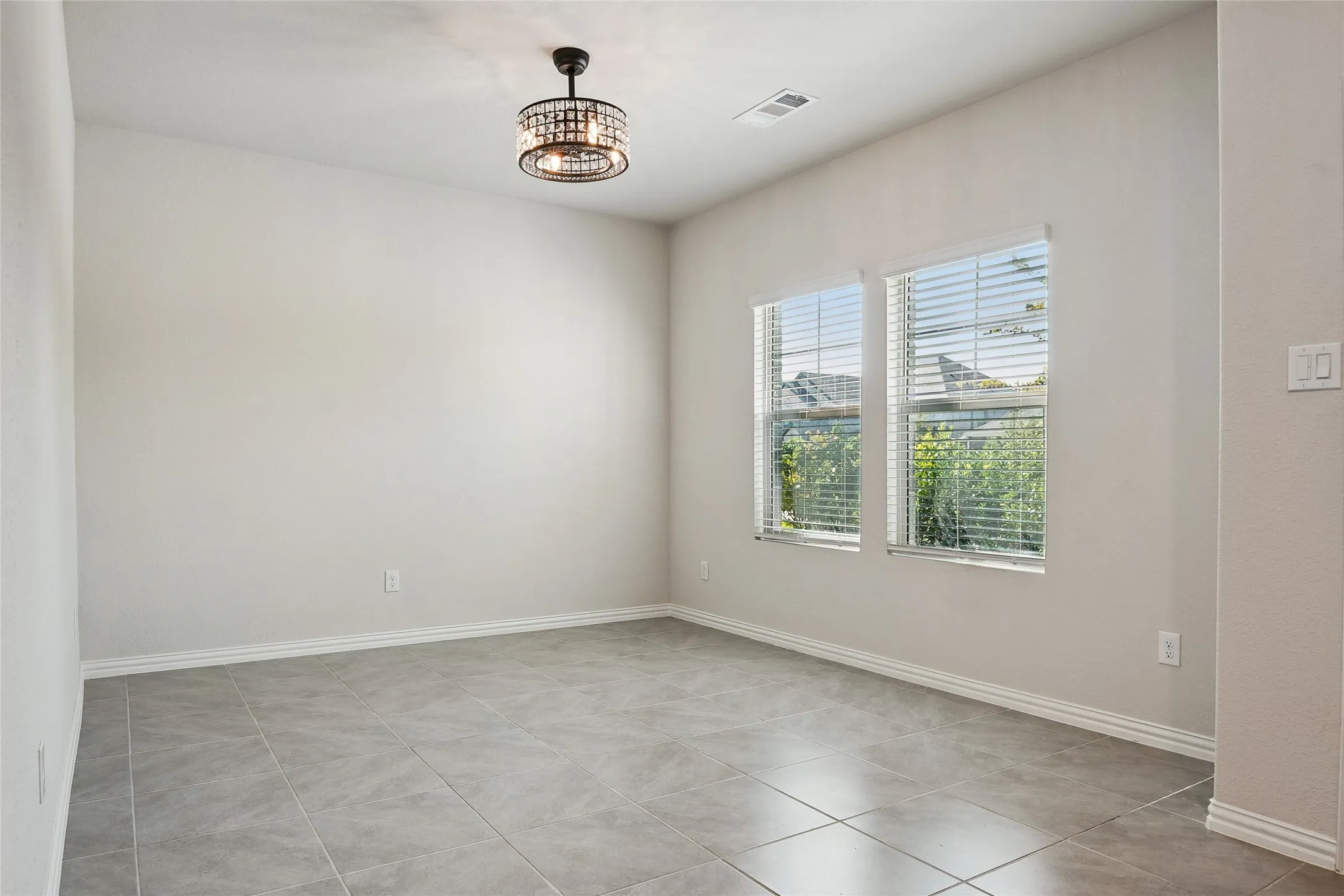 Single Family Residence For Sale in Denton County , 233 Luna Lane, Lake Dallas, Texas 75065, 4 Bedroom, 4 Bathroom, 2 Garage spaces, 3,114 Sqft, built in 2022, mls#21391517, Real Estate Agent in Lake Dallas, Homes For Sale in Denton county, Homes For Sale in Lake Dallas, Realtor in Lake Dallas Texas, Real Estate Brokerage Independent Realty Texas, Luminita Cordes Realtor