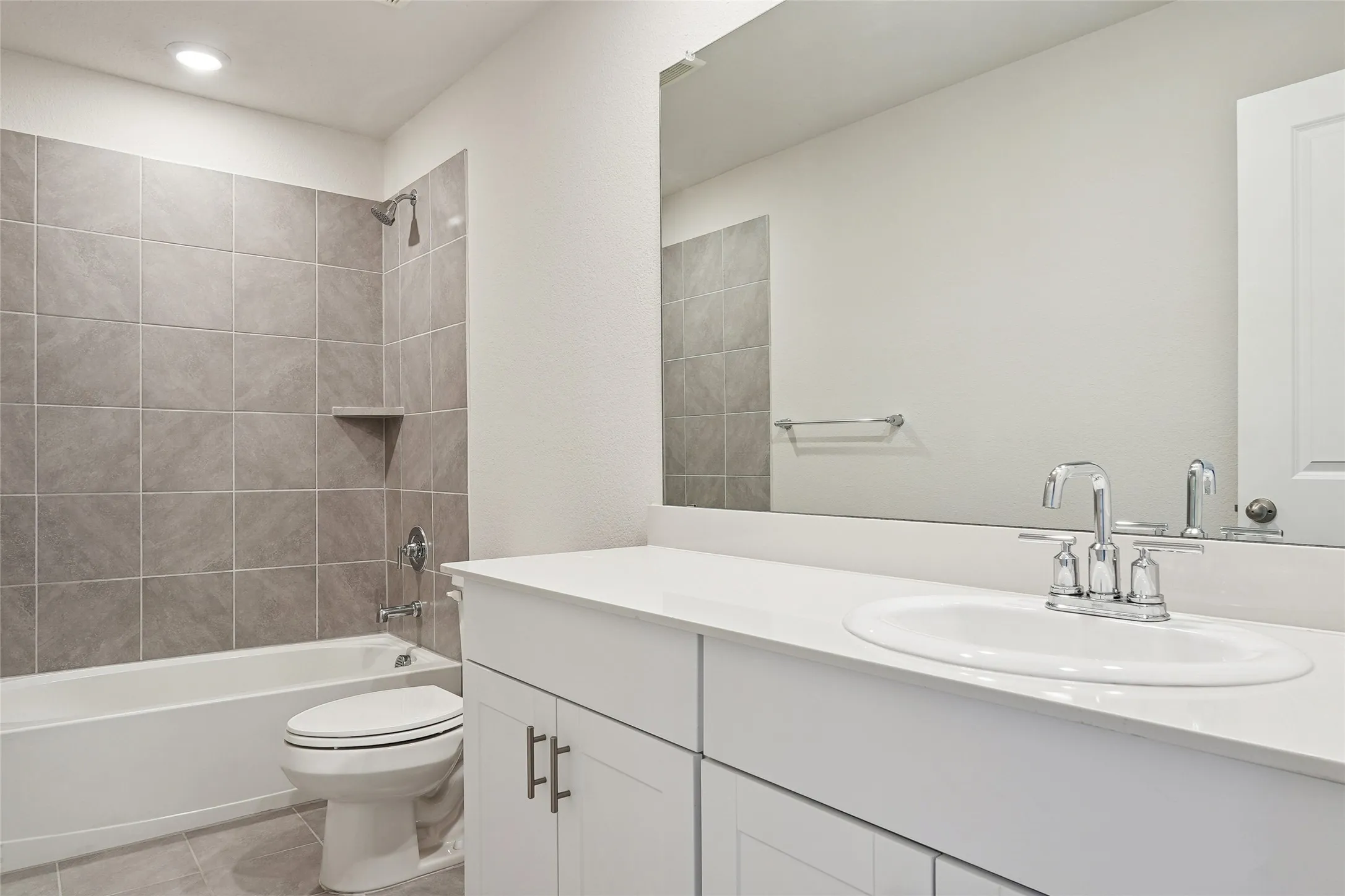 Single Family Residence For Sale in Denton County , 233 Luna Lane, Lake Dallas, Texas 75065, 4 Bedroom, 4 Bathroom, 2 Garage spaces, 3,114 Sqft, built in 2022, mls#21391517, Real Estate Agent in Lake Dallas, Homes For Sale in Denton county, Homes For Sale in Lake Dallas, Realtor in Lake Dallas Texas, Real Estate Brokerage Independent Realty Texas, Luminita Cordes Realtor