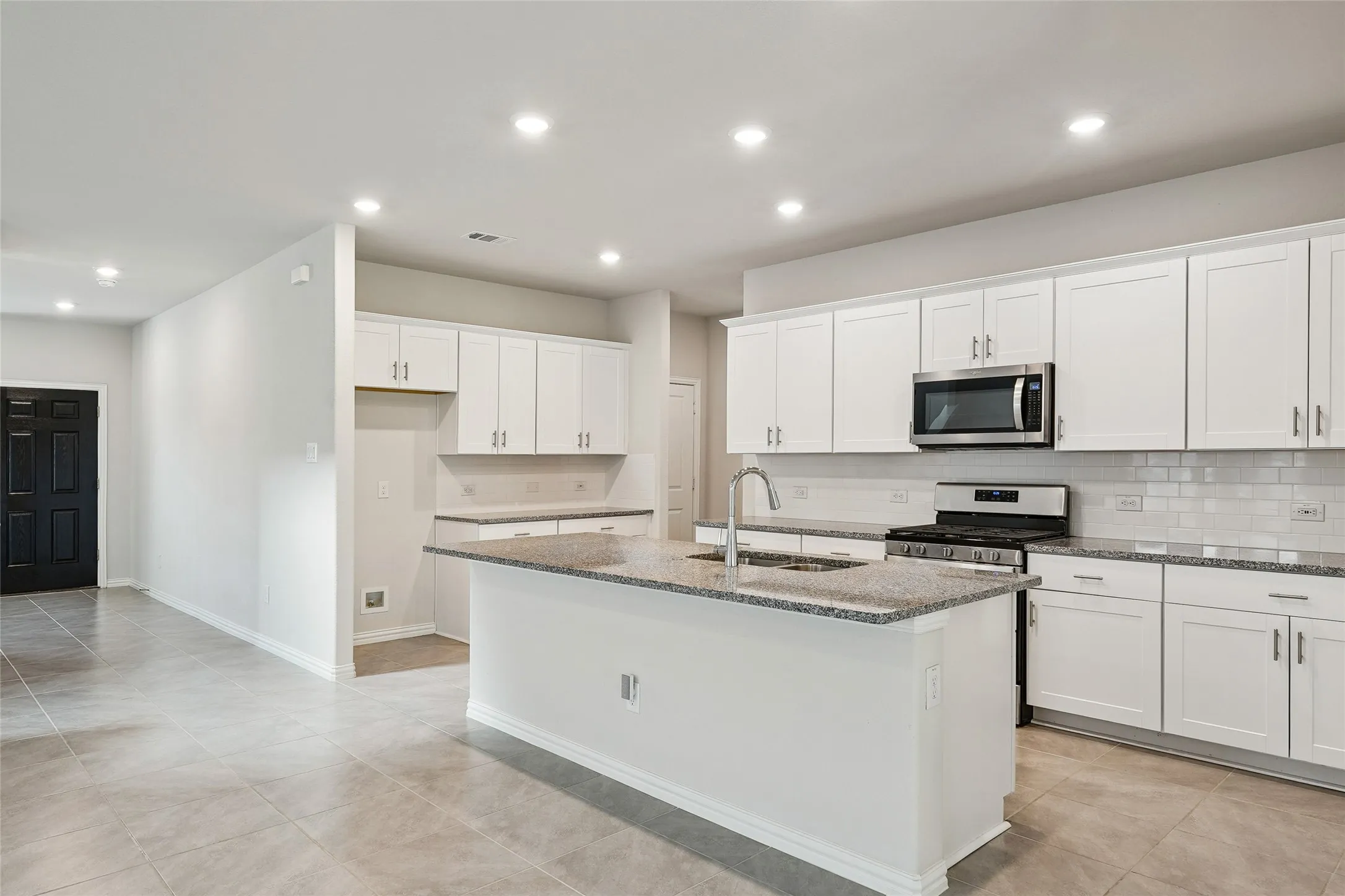 Single Family Residence For Sale in Denton County , 233 Luna Lane, Lake Dallas, Texas 75065, 4 Bedroom, 4 Bathroom, 2 Garage spaces, 3,114 Sqft, built in 2022, mls#21391517, Real Estate Agent in Lake Dallas, Homes For Sale in Denton county, Homes For Sale in Lake Dallas, Realtor in Lake Dallas Texas, Real Estate Brokerage Independent Realty Texas, Luminita Cordes Realtor