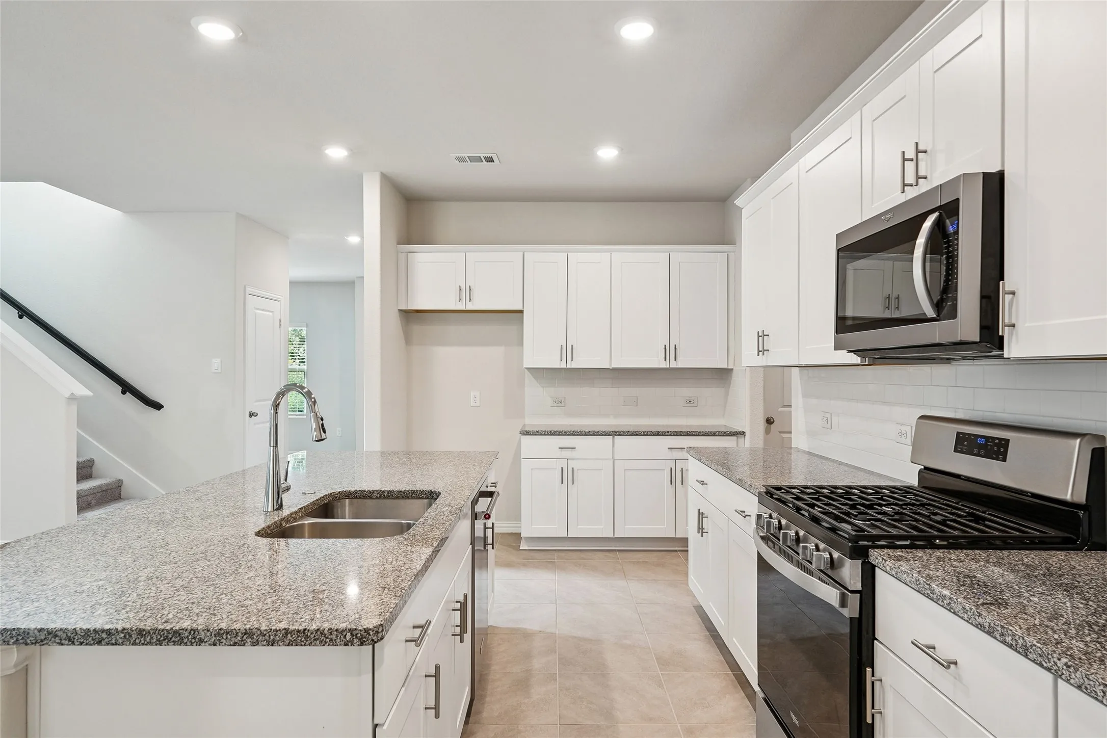 Single Family Residence For Sale in Denton County , 233 Luna Lane, Lake Dallas, Texas 75065, 4 Bedroom, 4 Bathroom, 2 Garage spaces, 3,114 Sqft, built in 2022, mls#21391517, Real Estate Agent in Lake Dallas, Homes For Sale in Denton county, Homes For Sale in Lake Dallas, Realtor in Lake Dallas Texas, Real Estate Brokerage Independent Realty Texas, Luminita Cordes Realtor