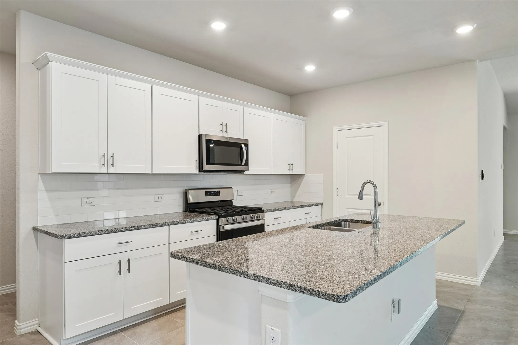 Single Family Residence For Sale in Denton County , 233 Luna Lane, Lake Dallas, Texas 75065, 4 Bedroom, 4 Bathroom, 2 Garage spaces, 3,114 Sqft, built in 2022, mls#21391517, Real Estate Agent in Lake Dallas, Homes For Sale in Denton county, Homes For Sale in Lake Dallas, Realtor in Lake Dallas Texas, Real Estate Brokerage Independent Realty Texas, Luminita Cordes Realtor