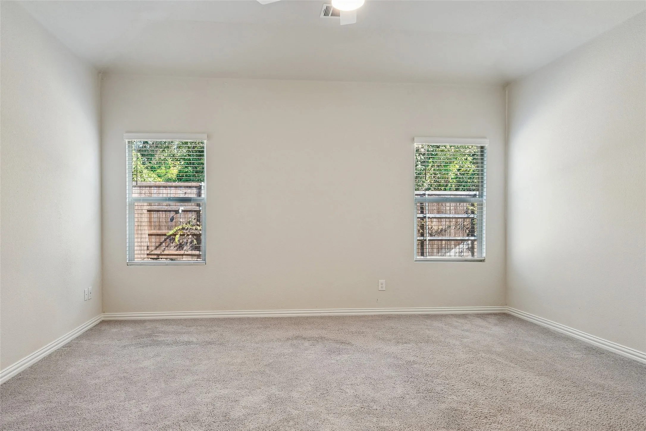 Single Family Residence For Sale in Denton County , 233 Luna Lane, Lake Dallas, Texas 75065, 4 Bedroom, 4 Bathroom, 2 Garage spaces, 3,114 Sqft, built in 2022, mls#21391517, Real Estate Agent in Lake Dallas, Homes For Sale in Denton county, Homes For Sale in Lake Dallas, Realtor in Lake Dallas Texas, Real Estate Brokerage Independent Realty Texas, Luminita Cordes Realtor