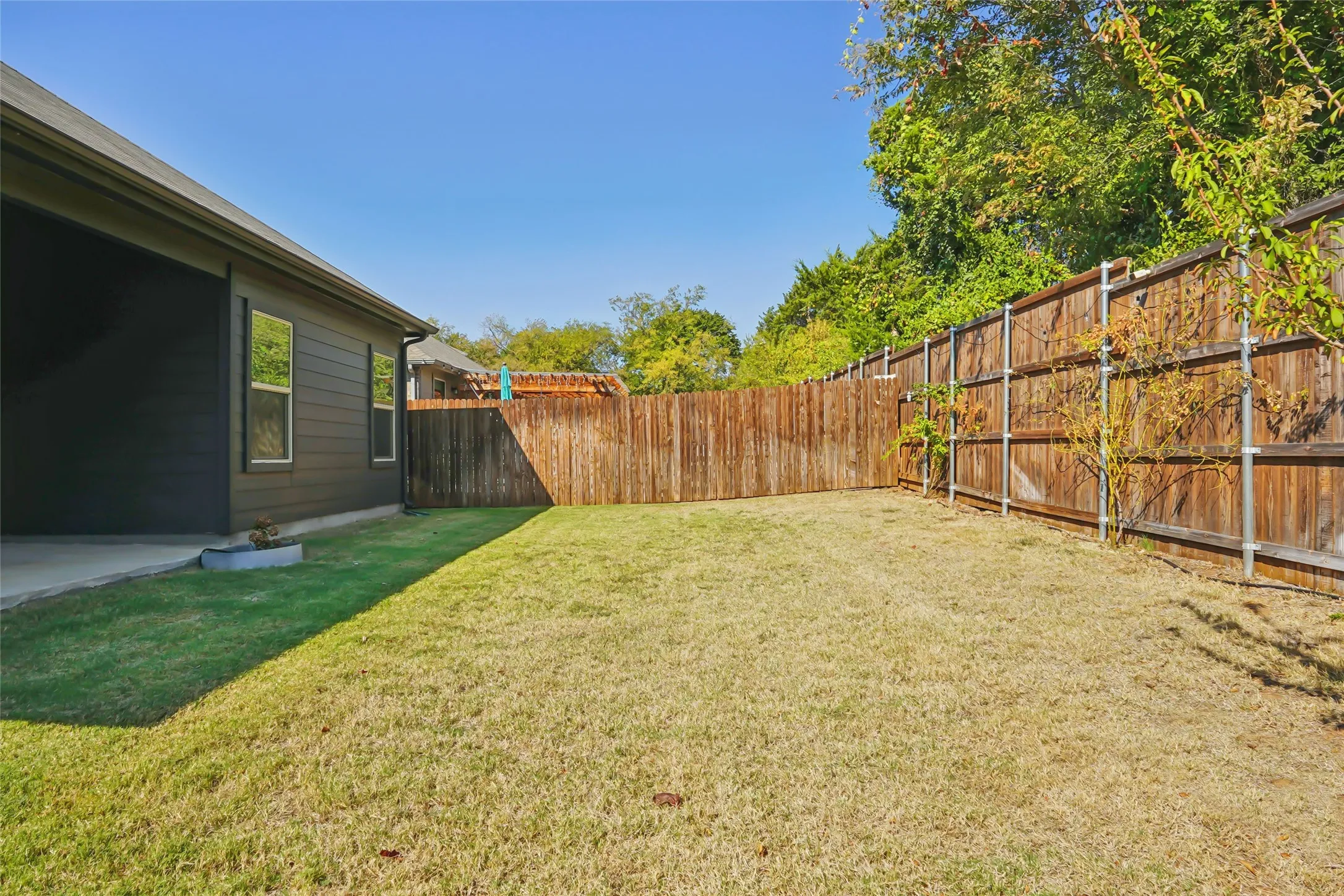 Single Family Residence For Sale in Denton County , 233 Luna Lane, Lake Dallas, Texas 75065, 4 Bedroom, 4 Bathroom, 2 Garage spaces, 3,114 Sqft, built in 2022, mls#21391517, Real Estate Agent in Lake Dallas, Homes For Sale in Denton county, Homes For Sale in Lake Dallas, Realtor in Lake Dallas Texas, Real Estate Brokerage Independent Realty Texas, Luminita Cordes Realtor