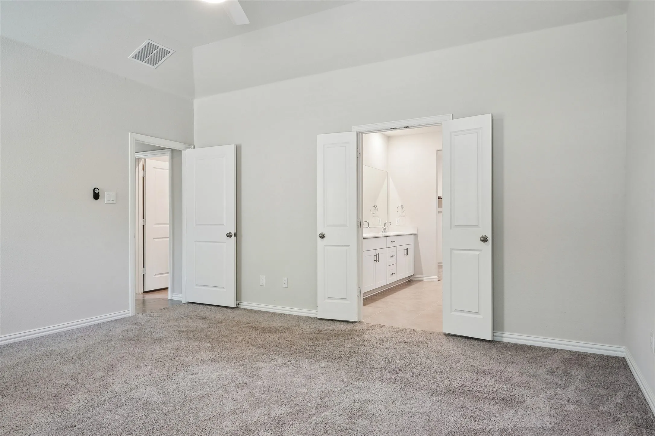 Single Family Residence For Sale in Denton County , 233 Luna Lane, Lake Dallas, Texas 75065, 4 Bedroom, 4 Bathroom, 2 Garage spaces, 3,114 Sqft, built in 2022, mls#21391517, Real Estate Agent in Lake Dallas, Homes For Sale in Denton county, Homes For Sale in Lake Dallas, Realtor in Lake Dallas Texas, Real Estate Brokerage Independent Realty Texas, Luminita Cordes Realtor