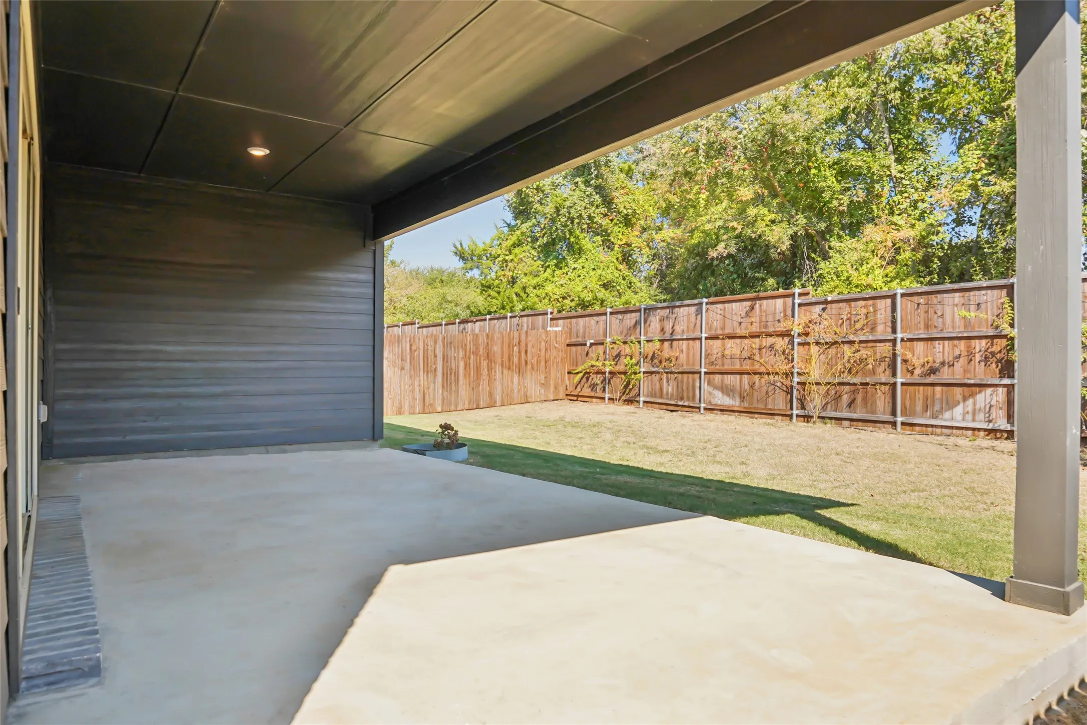 Single Family Residence For Sale in Denton County , 233 Luna Lane, Lake Dallas, Texas 75065, 4 Bedroom, 4 Bathroom, 2 Garage spaces, 3,114 Sqft, built in 2022, mls#21391517, Real Estate Agent in Lake Dallas, Homes For Sale in Denton county, Homes For Sale in Lake Dallas, Realtor in Lake Dallas Texas, Real Estate Brokerage Independent Realty Texas, Luminita Cordes Realtor