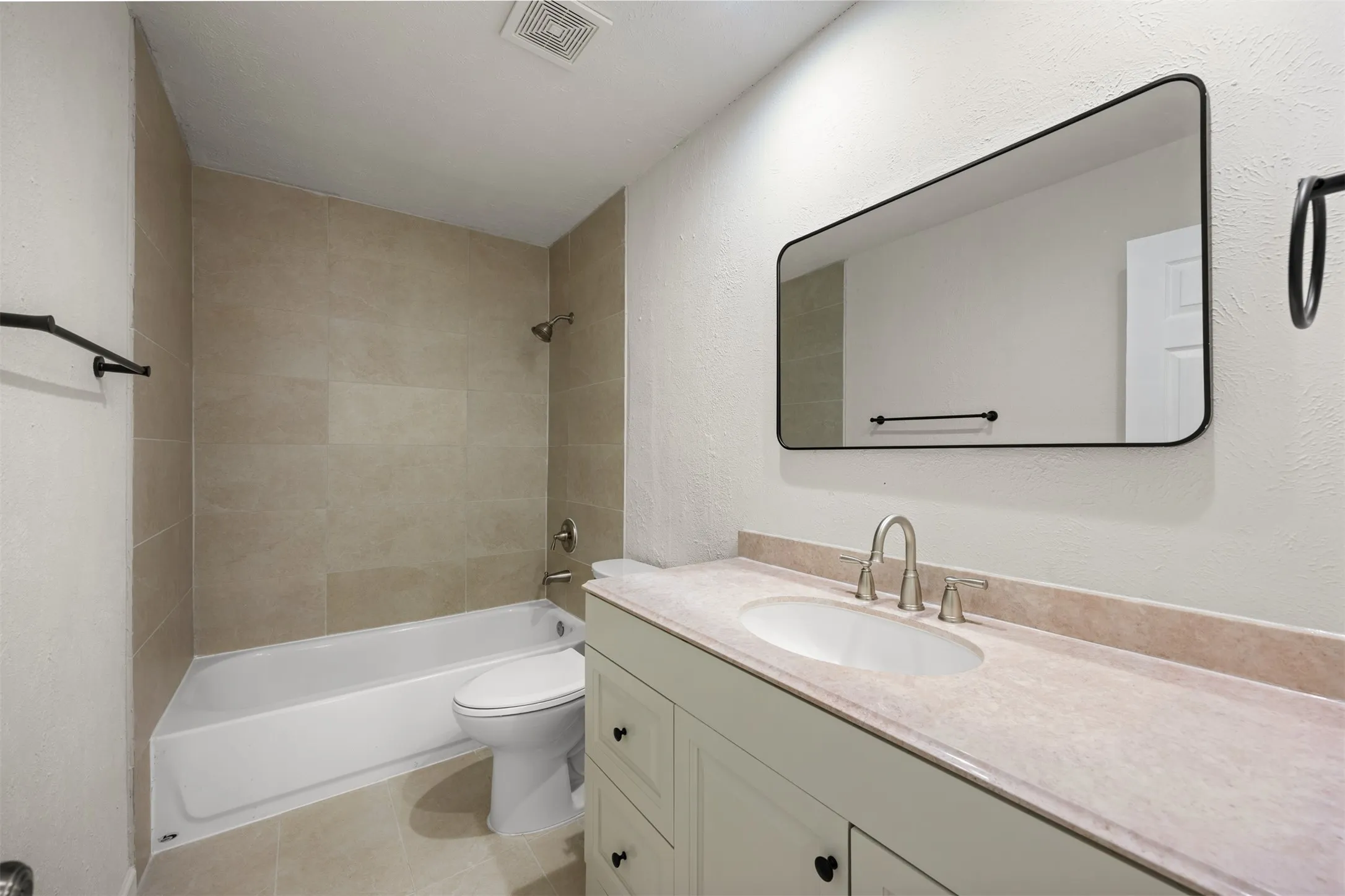 Single Family Residence For Rent in Collin County , 6513 Santa Fe Trail, Plano, Texas 75023, 3 Bedroom, 2 Bathroom, 2 Garage spaces, 1,577 Sqft, built in 1976, mls#21392486, Real Estate Agent in Plano, Homes For Rent in Collin county, Homes For Rent in Plano, Realtor in Plano Texas, Real Estate Brokerage Independent Realty Texas, Luminita Cordes Realtor