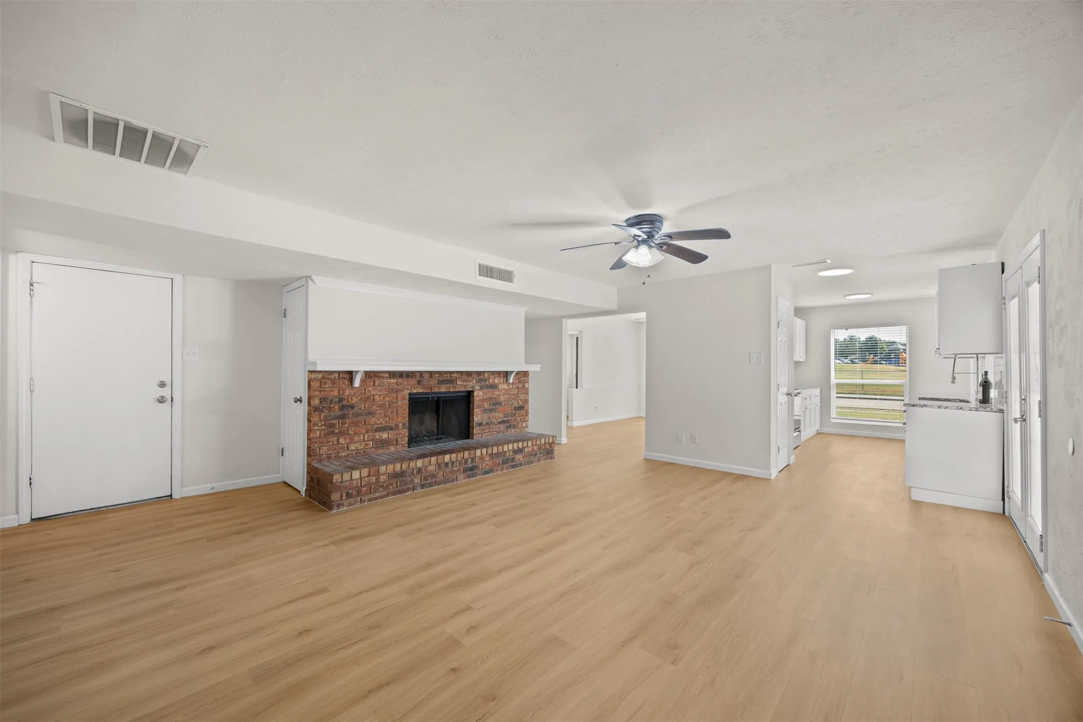 Single Family Residence For Rent in Collin County , 6513 Santa Fe Trail, Plano, Texas 75023, 3 Bedroom, 2 Bathroom, 2 Garage spaces, 1,577 Sqft, built in 1976, mls#21392486, Real Estate Agent in Plano, Homes For Rent in Collin county, Homes For Rent in Plano, Realtor in Plano Texas, Real Estate Brokerage Independent Realty Texas, Luminita Cordes Realtor
