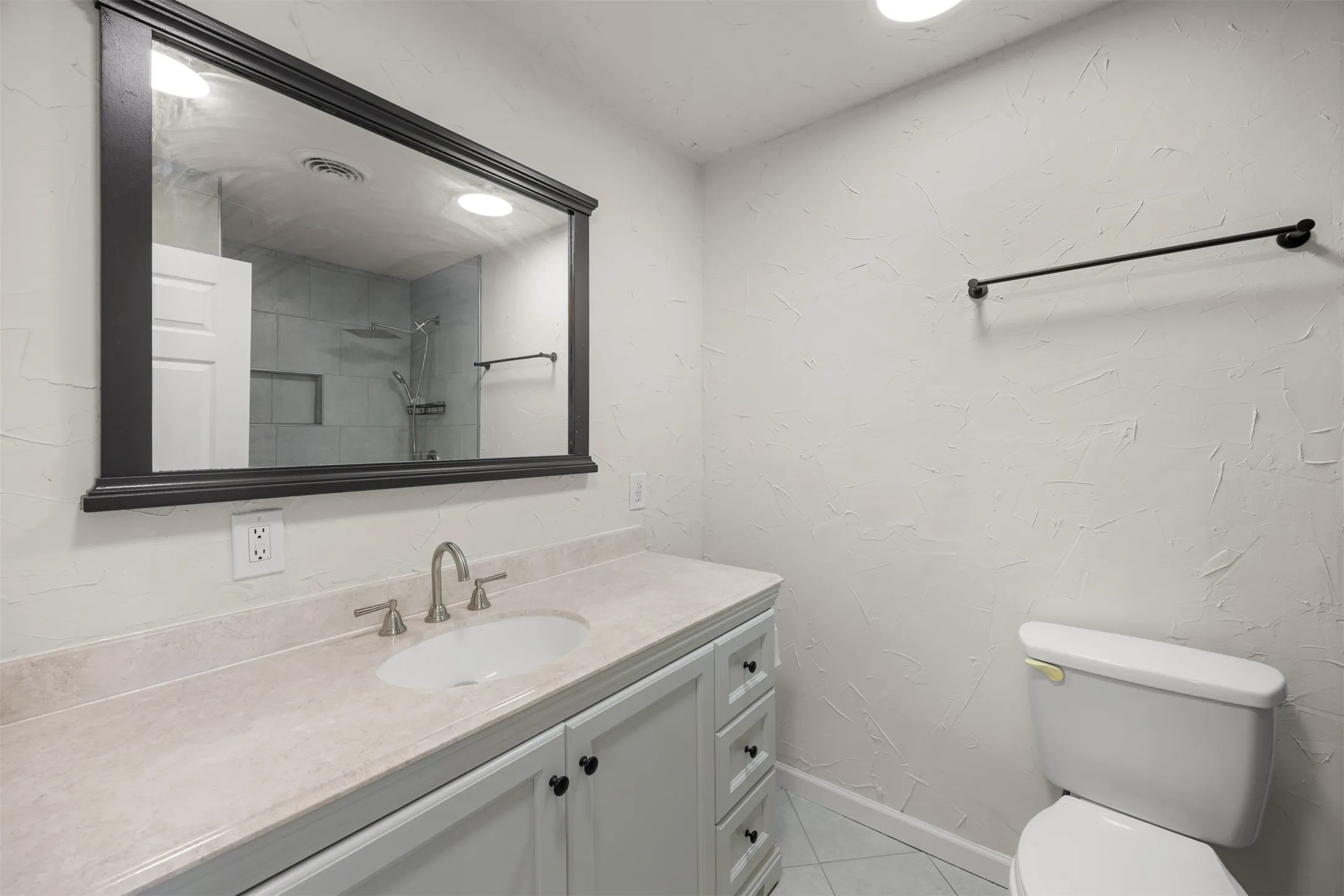 Single Family Residence For Rent in Collin County , 6513 Santa Fe Trail, Plano, Texas 75023, 3 Bedroom, 2 Bathroom, 2 Garage spaces, 1,577 Sqft, built in 1976, mls#21392486, Real Estate Agent in Plano, Homes For Rent in Collin county, Homes For Rent in Plano, Realtor in Plano Texas, Real Estate Brokerage Independent Realty Texas, Luminita Cordes Realtor