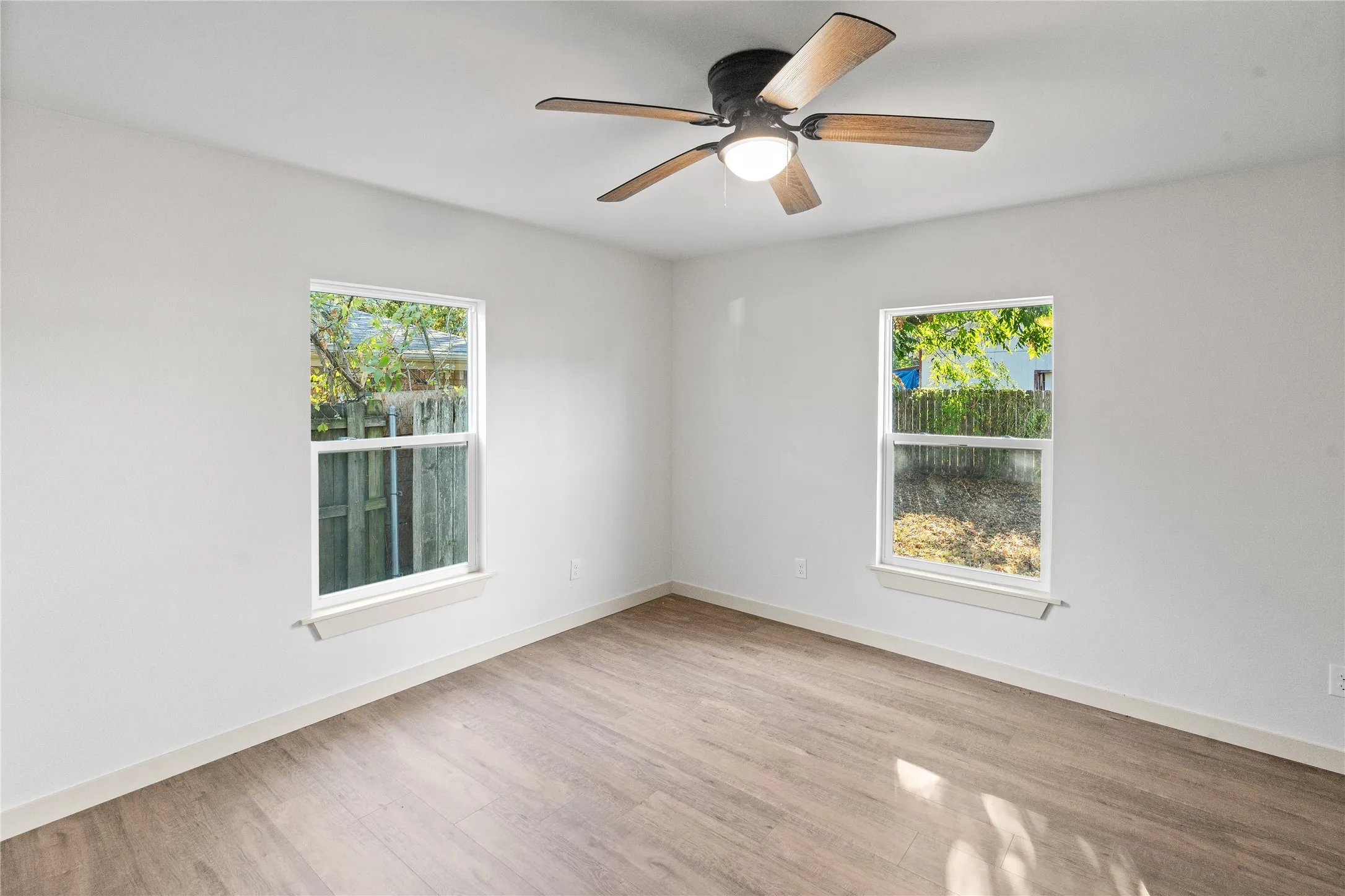 Single Family Residence For Sale in Hopkins County , 1047 Davis Street N, Sulphur Springs, Texas 75482, 3 Bedroom, 2 Bathroom, Garage spaces, 1,428 Sqft, built in 1950, mls#21391955, Real Estate Agent in Sulphur Springs, Homes For Sale in Hopkins county, Homes For Sale in Sulphur Springs, Realtor in Sulphur Springs Texas, Real Estate Brokerage Independent Realty Texas, Luminita Cordes Realtor