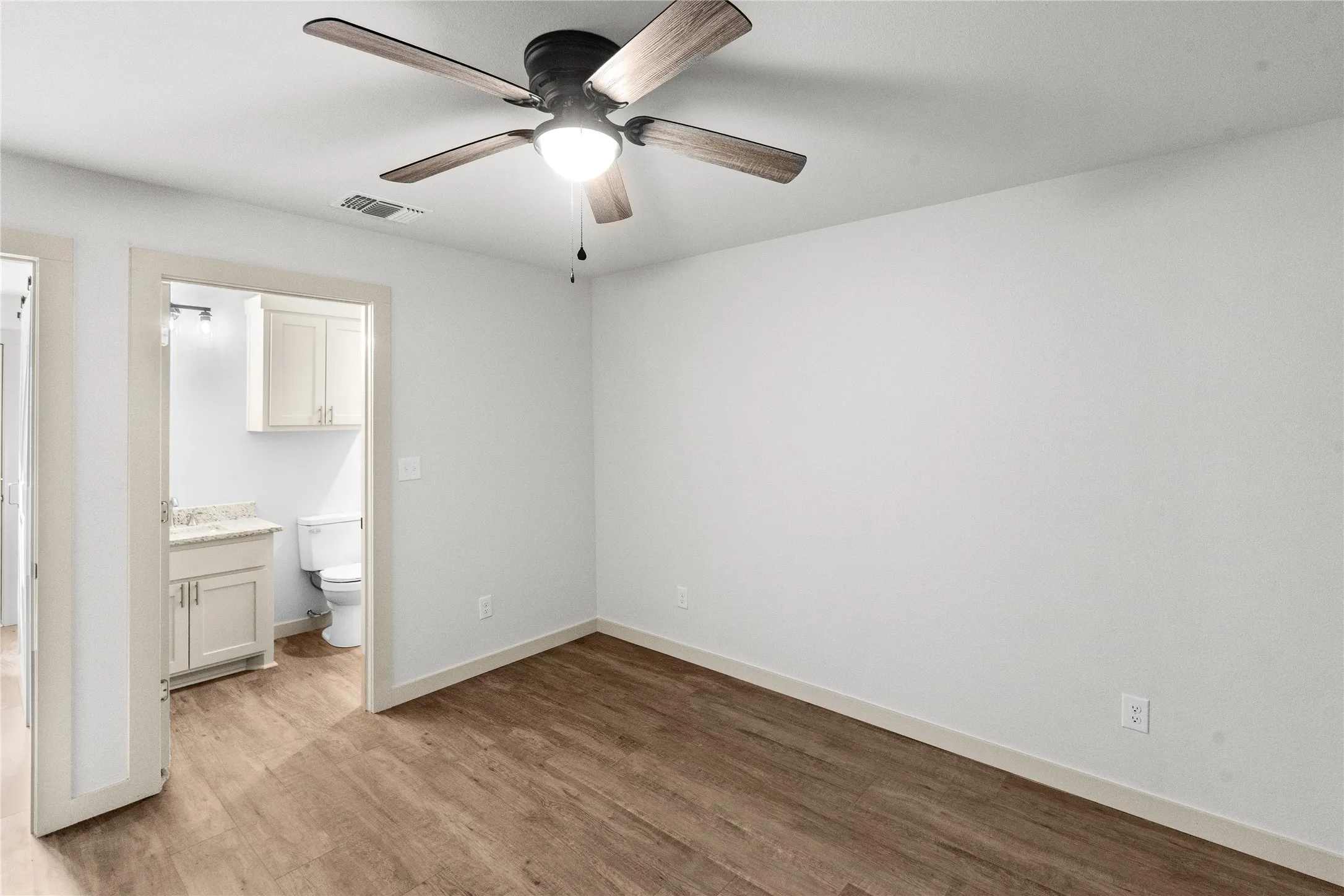 Single Family Residence For Sale in Hopkins County , 1047 Davis Street N, Sulphur Springs, Texas 75482, 3 Bedroom, 2 Bathroom, Garage spaces, 1,428 Sqft, built in 1950, mls#21391955, Real Estate Agent in Sulphur Springs, Homes For Sale in Hopkins county, Homes For Sale in Sulphur Springs, Realtor in Sulphur Springs Texas, Real Estate Brokerage Independent Realty Texas, Luminita Cordes Realtor