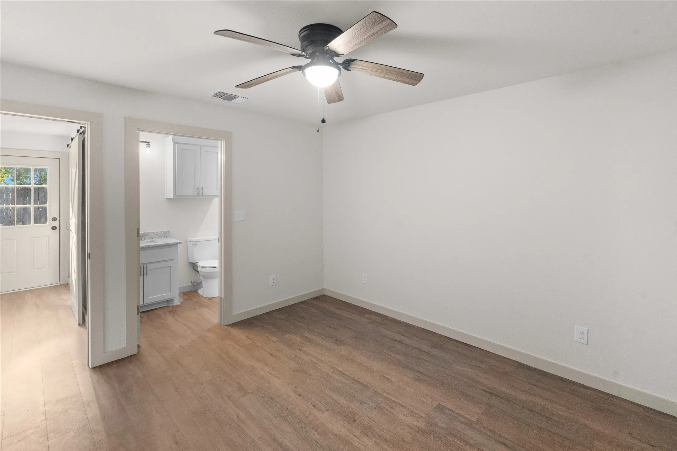 Single Family Residence For Sale in Hopkins County , 1047 Davis Street N, Sulphur Springs, Texas 75482, 3 Bedroom, 2 Bathroom, Garage spaces, 1,428 Sqft, built in 1950, mls#21391955, Real Estate Agent in Sulphur Springs, Homes For Sale in Hopkins county, Homes For Sale in Sulphur Springs, Realtor in Sulphur Springs Texas, Real Estate Brokerage Independent Realty Texas, Luminita Cordes Realtor