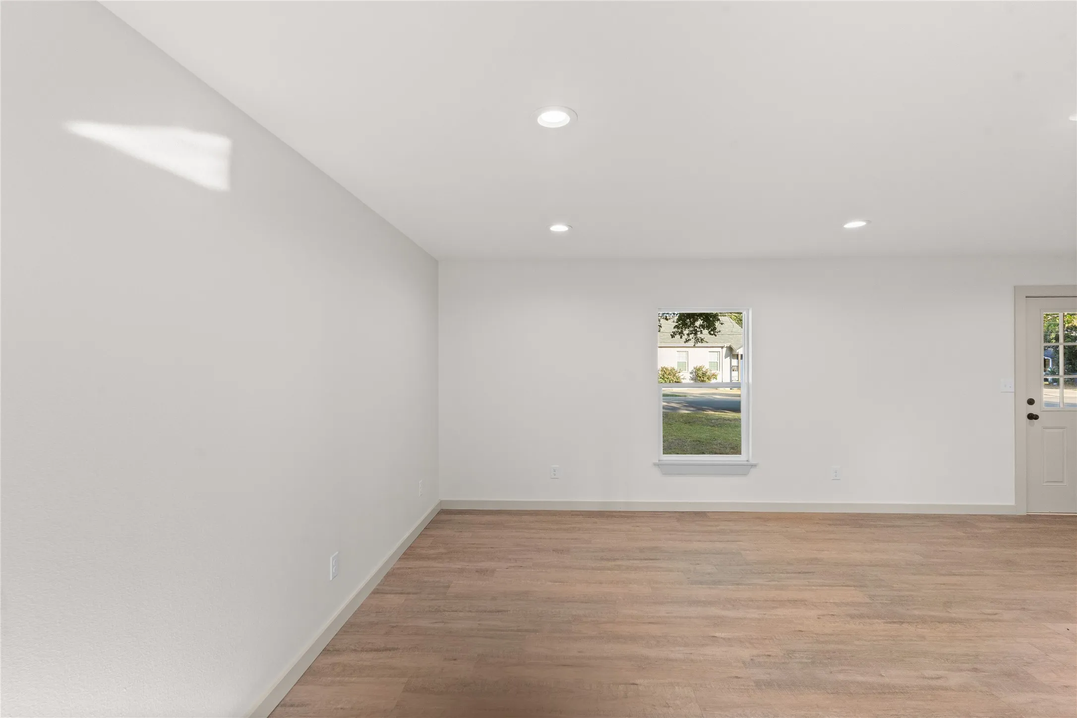 Single Family Residence For Sale in Hopkins County , 1047 Davis Street N, Sulphur Springs, Texas 75482, 3 Bedroom, 2 Bathroom, Garage spaces, 1,428 Sqft, built in 1950, mls#21391955, Real Estate Agent in Sulphur Springs, Homes For Sale in Hopkins county, Homes For Sale in Sulphur Springs, Realtor in Sulphur Springs Texas, Real Estate Brokerage Independent Realty Texas, Luminita Cordes Realtor