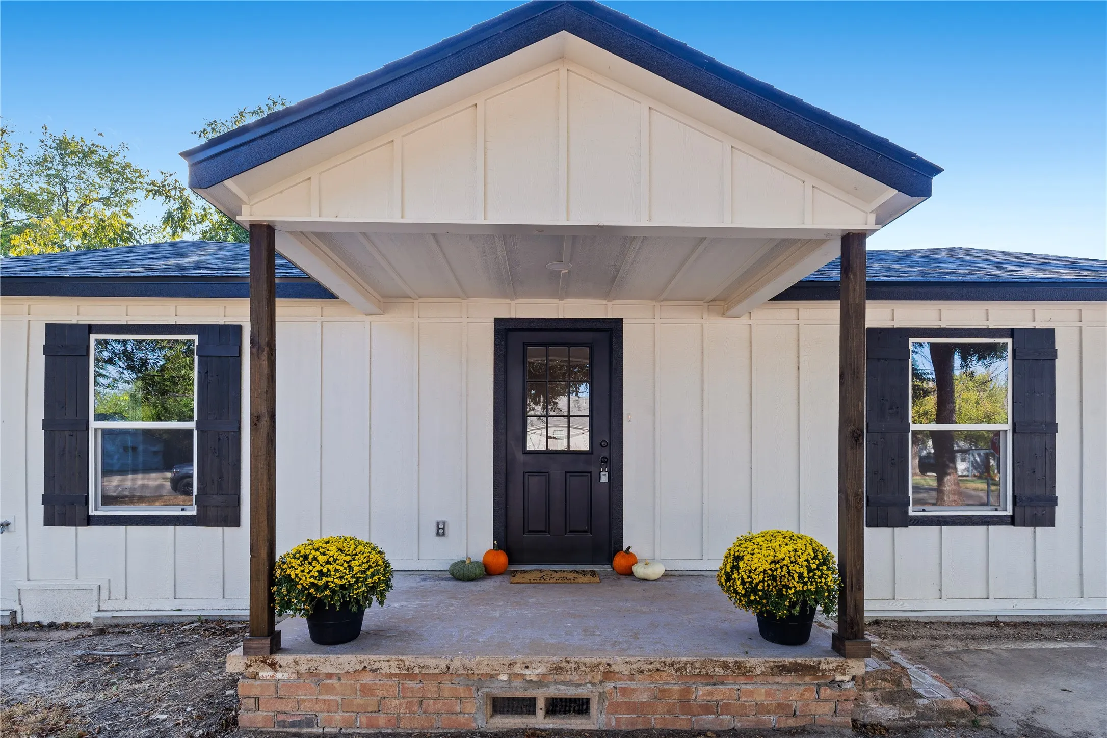 Single Family Residence For Sale in Hopkins County , 1047 Davis Street N, Sulphur Springs, Texas 75482, 3 Bedroom, 2 Bathroom, Garage spaces, 1,428 Sqft, built in 1950, mls#21391955, Real Estate Agent in Sulphur Springs, Homes For Sale in Hopkins county, Homes For Sale in Sulphur Springs, Realtor in Sulphur Springs Texas, Real Estate Brokerage Independent Realty Texas, Luminita Cordes Realtor