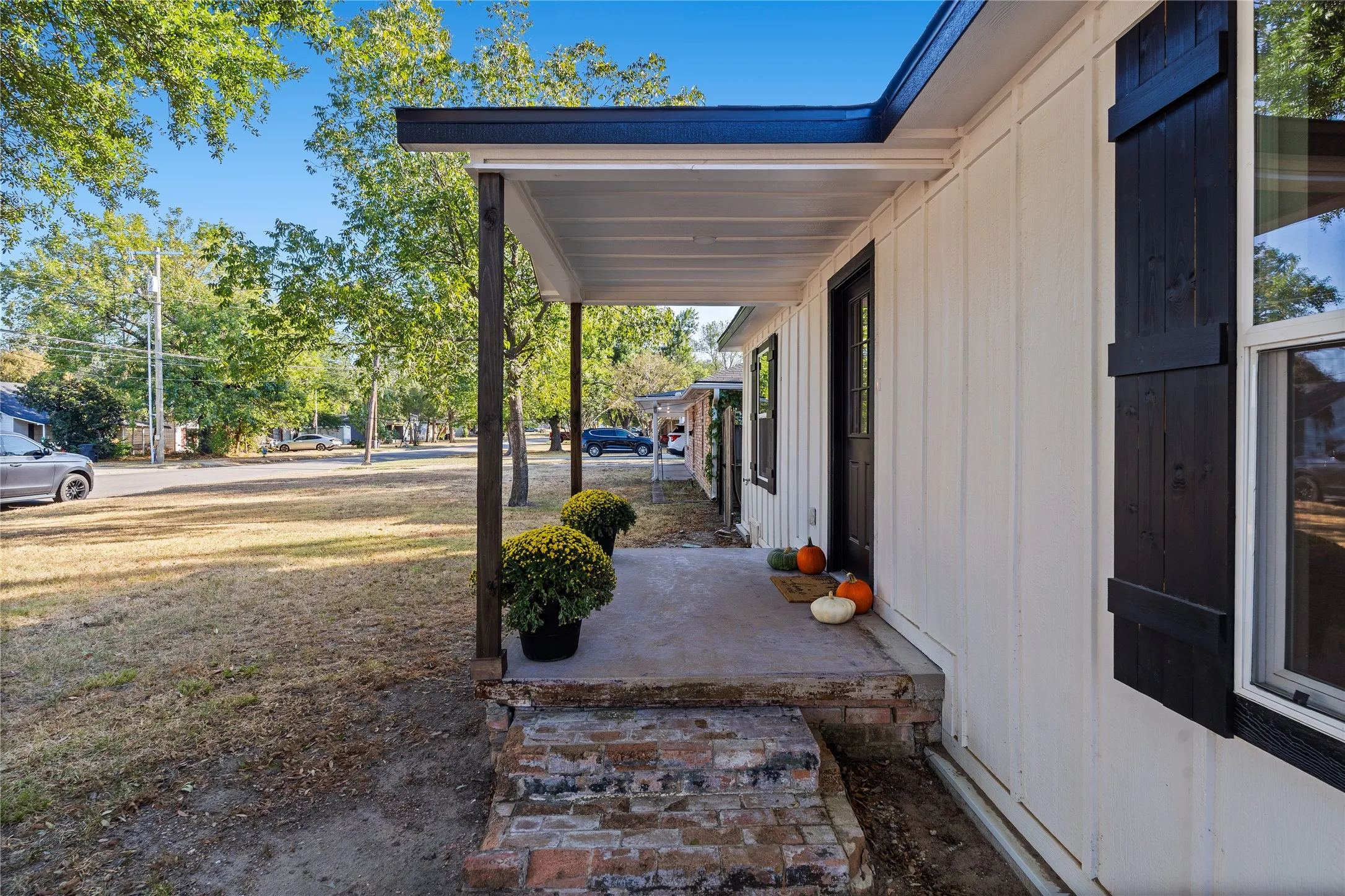 Single Family Residence For Sale in Hopkins County , 1047 Davis Street N, Sulphur Springs, Texas 75482, 3 Bedroom, 2 Bathroom, Garage spaces, 1,428 Sqft, built in 1950, mls#21391955, Real Estate Agent in Sulphur Springs, Homes For Sale in Hopkins county, Homes For Sale in Sulphur Springs, Realtor in Sulphur Springs Texas, Real Estate Brokerage Independent Realty Texas, Luminita Cordes Realtor