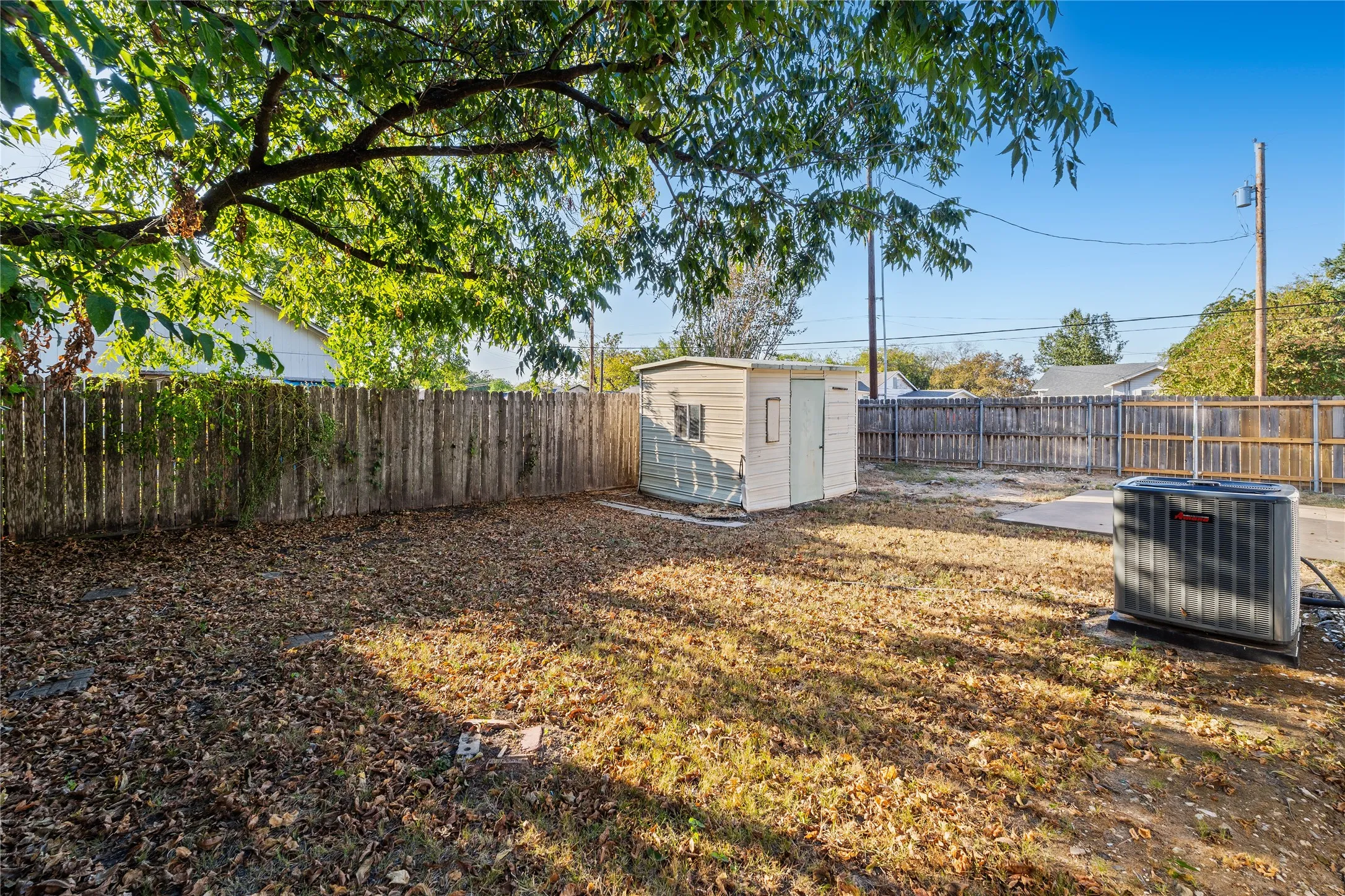 Single Family Residence For Sale in Hopkins County , 1047 Davis Street N, Sulphur Springs, Texas 75482, 3 Bedroom, 2 Bathroom, Garage spaces, 1,428 Sqft, built in 1950, mls#21391955, Real Estate Agent in Sulphur Springs, Homes For Sale in Hopkins county, Homes For Sale in Sulphur Springs, Realtor in Sulphur Springs Texas, Real Estate Brokerage Independent Realty Texas, Luminita Cordes Realtor