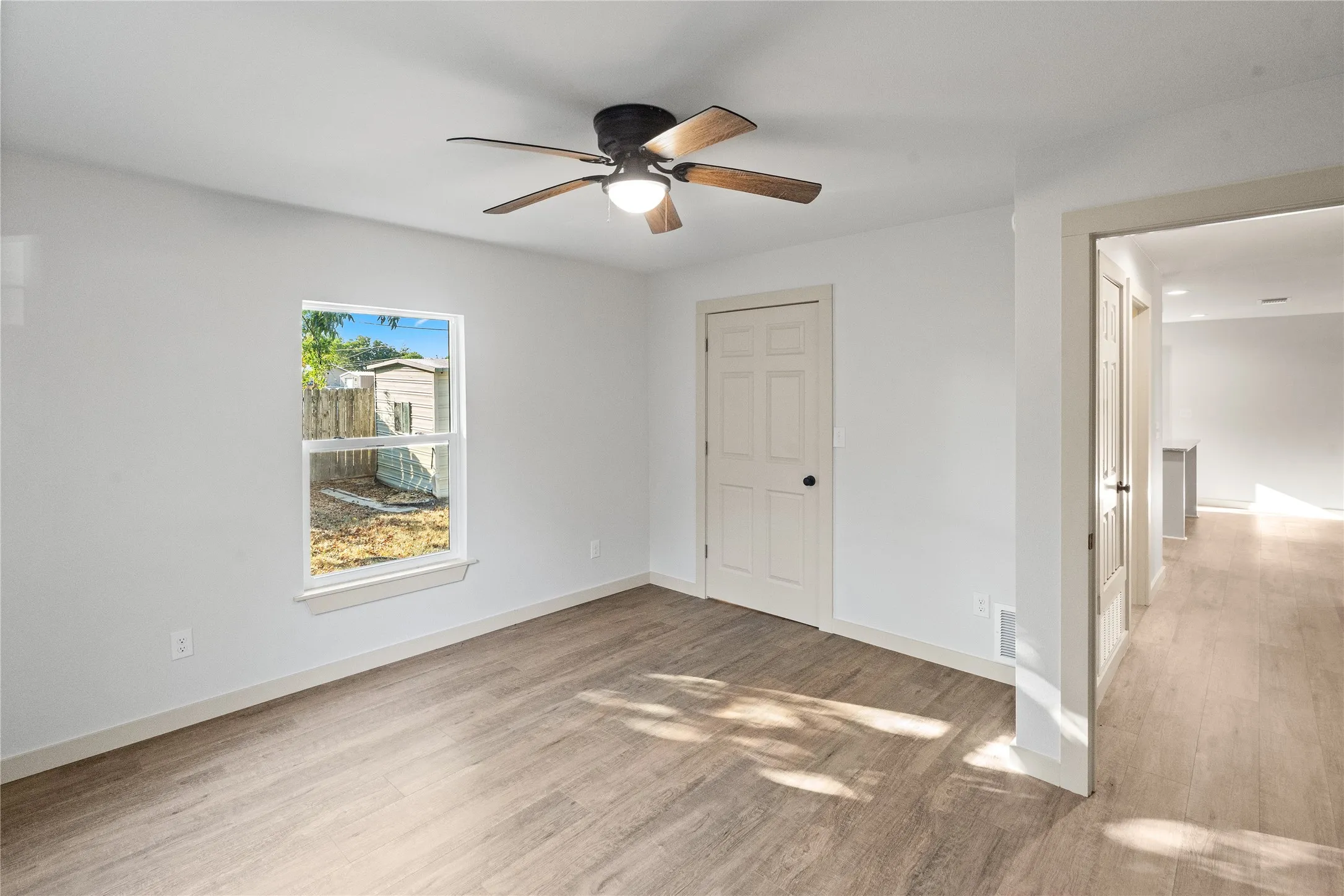 Single Family Residence For Sale in Hopkins County , 1047 Davis Street N, Sulphur Springs, Texas 75482, 3 Bedroom, 2 Bathroom, Garage spaces, 1,428 Sqft, built in 1950, mls#21391955, Real Estate Agent in Sulphur Springs, Homes For Sale in Hopkins county, Homes For Sale in Sulphur Springs, Realtor in Sulphur Springs Texas, Real Estate Brokerage Independent Realty Texas, Luminita Cordes Realtor