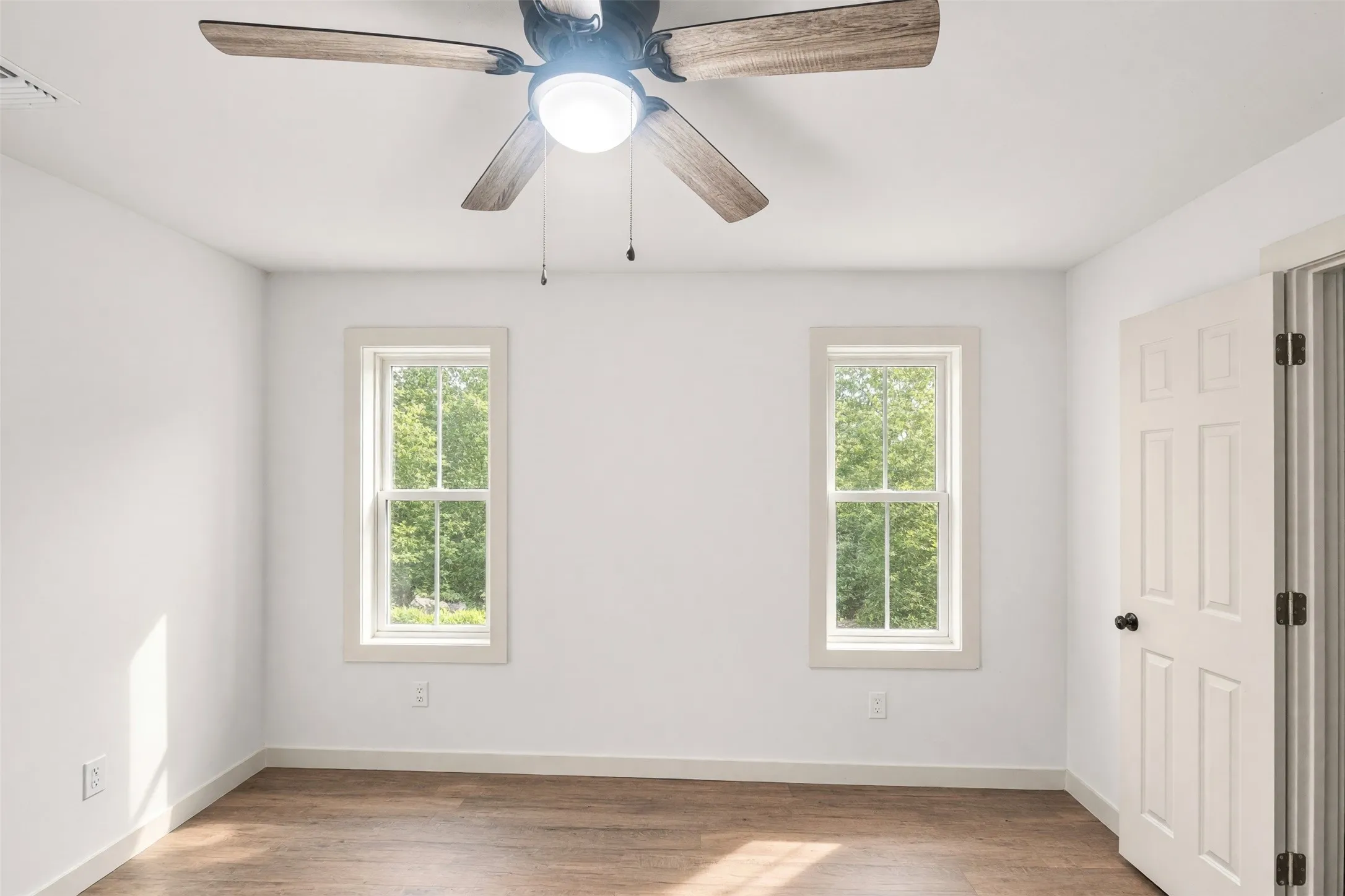 Single Family Residence For Sale in Hopkins County , 1047 Davis Street N, Sulphur Springs, Texas 75482, 3 Bedroom, 2 Bathroom, Garage spaces, 1,428 Sqft, built in 1950, mls#21391955, Real Estate Agent in Sulphur Springs, Homes For Sale in Hopkins county, Homes For Sale in Sulphur Springs, Realtor in Sulphur Springs Texas, Real Estate Brokerage Independent Realty Texas, Luminita Cordes Realtor