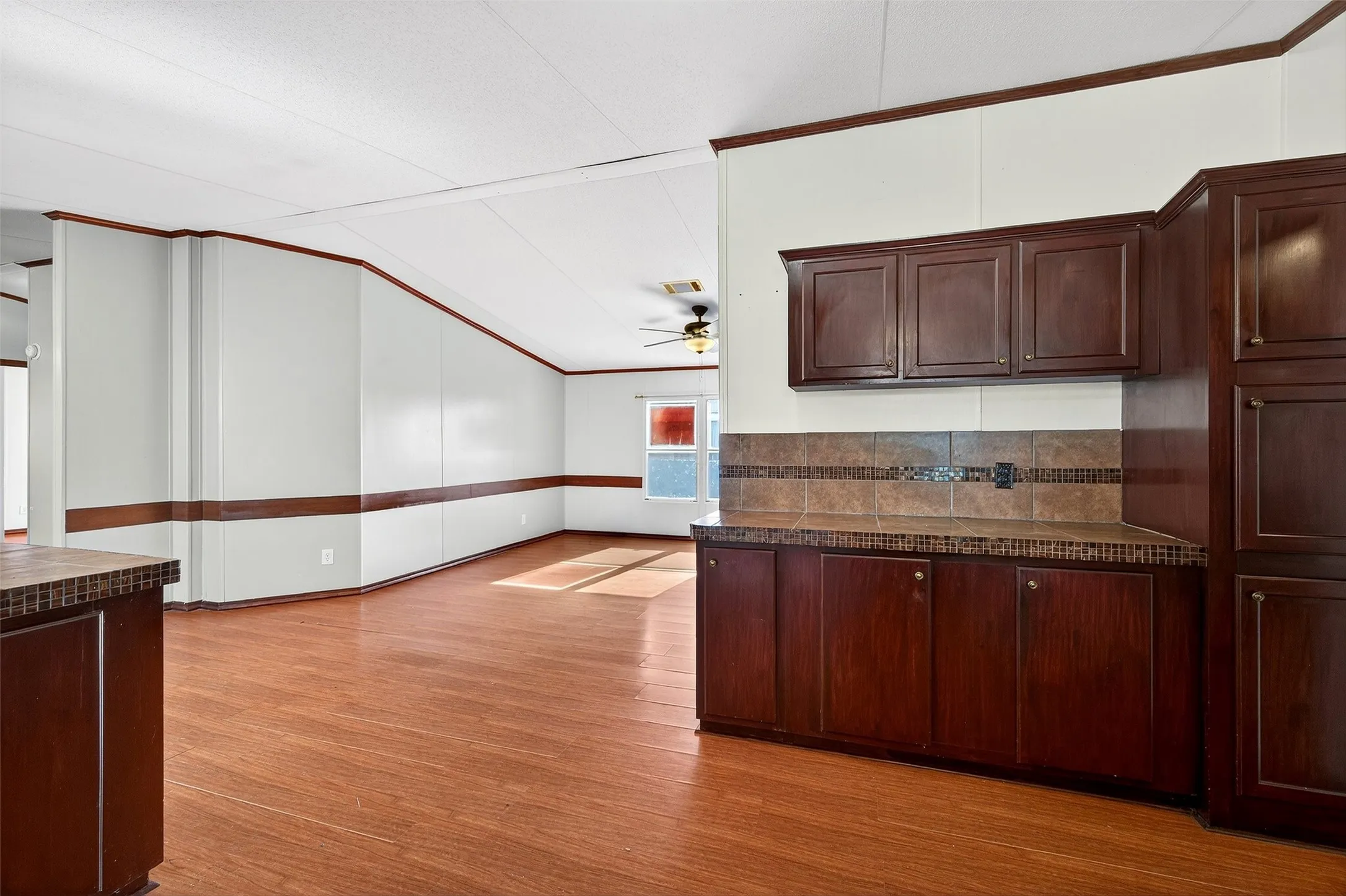 Mobile Home For Rent in Cooke County , 315 Glenwood Street, Gainesville, Texas 76240, 4 Bedroom, 3 Bathroom, Garage spaces, 1,899 Sqft, built in 2002, mls#21392540, Real Estate Agent in Gainesville, Homes For Rent in Cooke county, Homes For Rent in Gainesville, Realtor in Gainesville Texas, Real Estate Brokerage Independent Realty Texas, Luminita Cordes Realtor