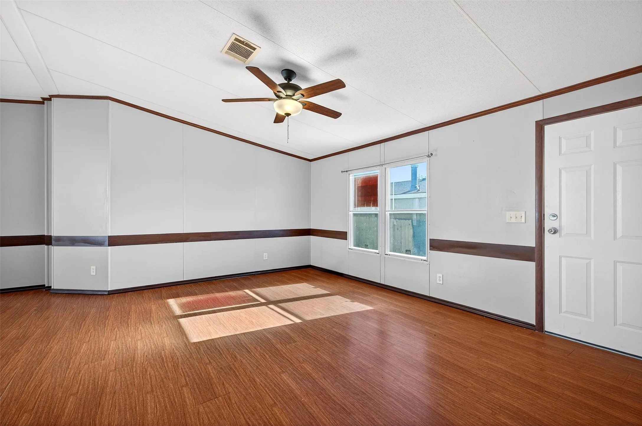 Mobile Home For Rent in Cooke County , 315 Glenwood Street, Gainesville, Texas 76240, 4 Bedroom, 3 Bathroom, Garage spaces, 1,899 Sqft, built in 2002, mls#21392540, Real Estate Agent in Gainesville, Homes For Rent in Cooke county, Homes For Rent in Gainesville, Realtor in Gainesville Texas, Real Estate Brokerage Independent Realty Texas, Luminita Cordes Realtor