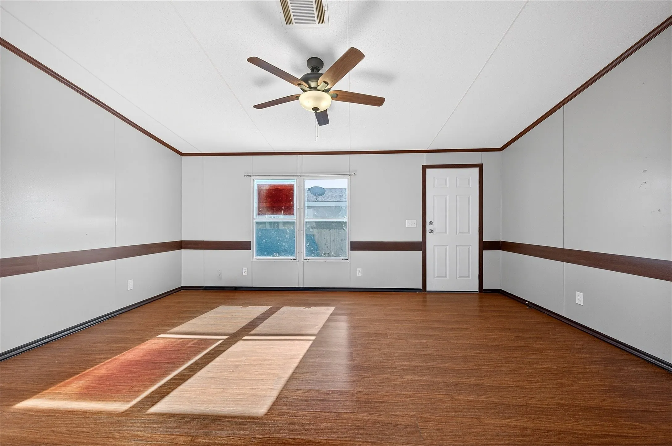 Mobile Home For Rent in Cooke County , 315 Glenwood Street, Gainesville, Texas 76240, 4 Bedroom, 3 Bathroom, Garage spaces, 1,899 Sqft, built in 2002, mls#21392540, Real Estate Agent in Gainesville, Homes For Rent in Cooke county, Homes For Rent in Gainesville, Realtor in Gainesville Texas, Real Estate Brokerage Independent Realty Texas, Luminita Cordes Realtor