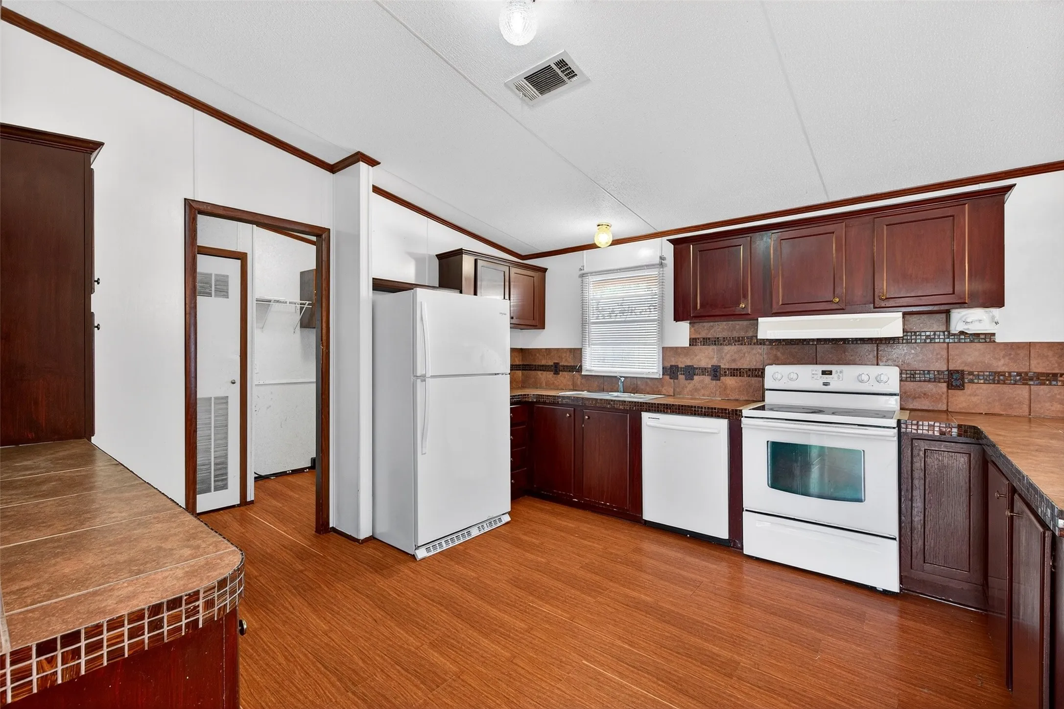 Mobile Home For Rent in Cooke County , 315 Glenwood Street, Gainesville, Texas 76240, 4 Bedroom, 3 Bathroom, Garage spaces, 1,899 Sqft, built in 2002, mls#21392540, Real Estate Agent in Gainesville, Homes For Rent in Cooke county, Homes For Rent in Gainesville, Realtor in Gainesville Texas, Real Estate Brokerage Independent Realty Texas, Luminita Cordes Realtor