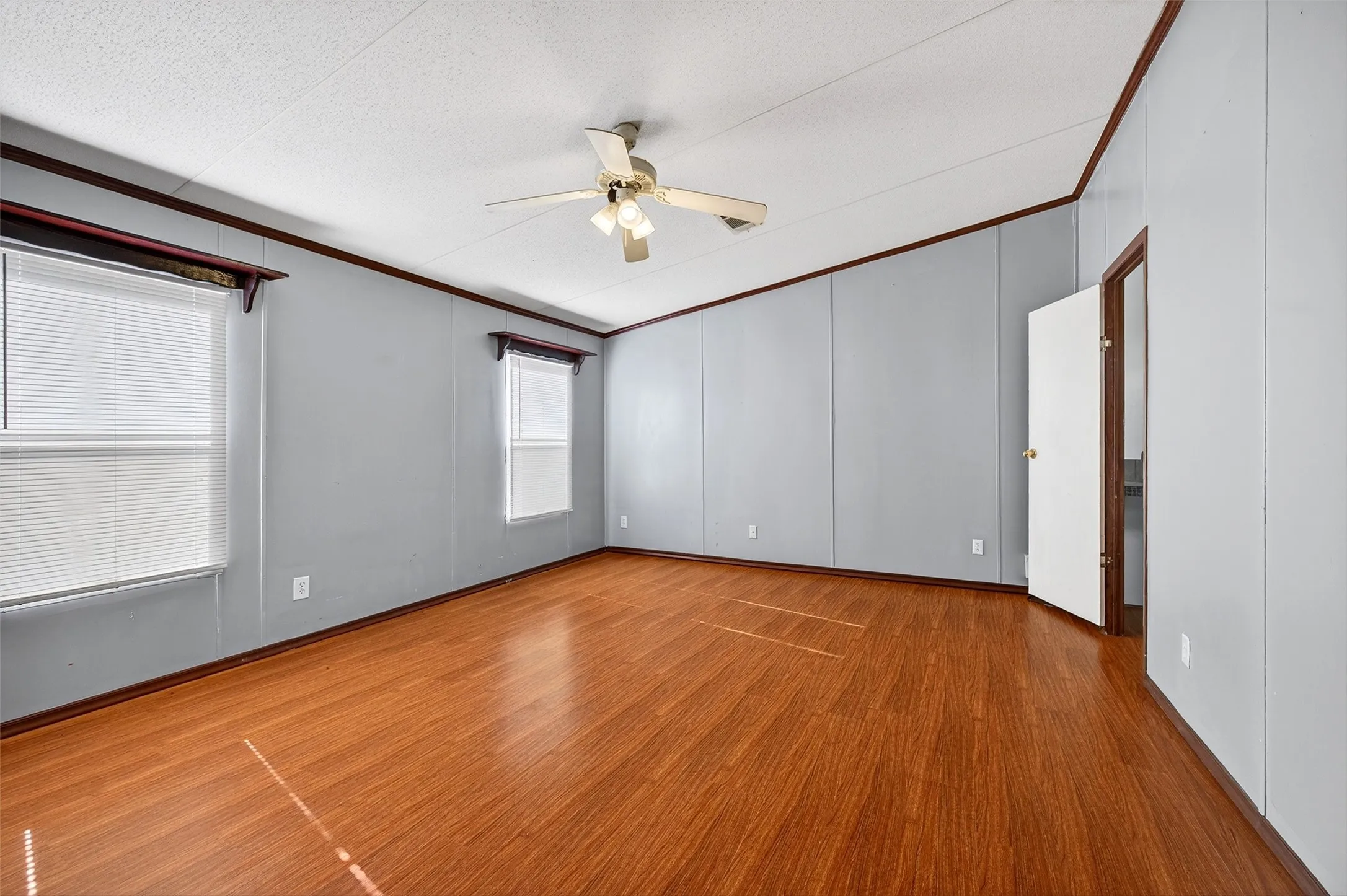 Mobile Home For Rent in Cooke County , 315 Glenwood Street, Gainesville, Texas 76240, 4 Bedroom, 3 Bathroom, Garage spaces, 1,899 Sqft, built in 2002, mls#21392540, Real Estate Agent in Gainesville, Homes For Rent in Cooke county, Homes For Rent in Gainesville, Realtor in Gainesville Texas, Real Estate Brokerage Independent Realty Texas, Luminita Cordes Realtor