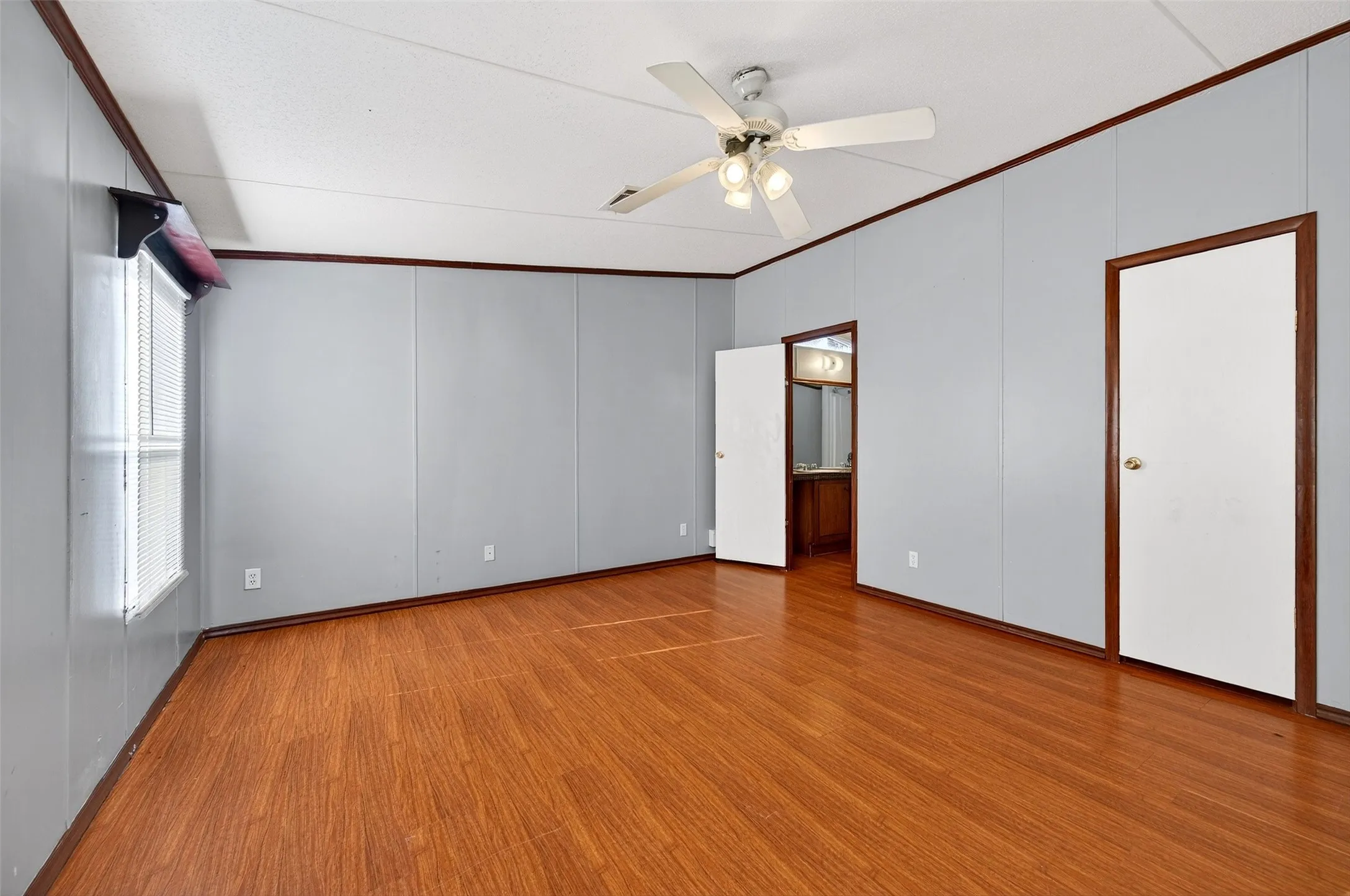 Mobile Home For Rent in Cooke County , 315 Glenwood Street, Gainesville, Texas 76240, 4 Bedroom, 3 Bathroom, Garage spaces, 1,899 Sqft, built in 2002, mls#21392540, Real Estate Agent in Gainesville, Homes For Rent in Cooke county, Homes For Rent in Gainesville, Realtor in Gainesville Texas, Real Estate Brokerage Independent Realty Texas, Luminita Cordes Realtor