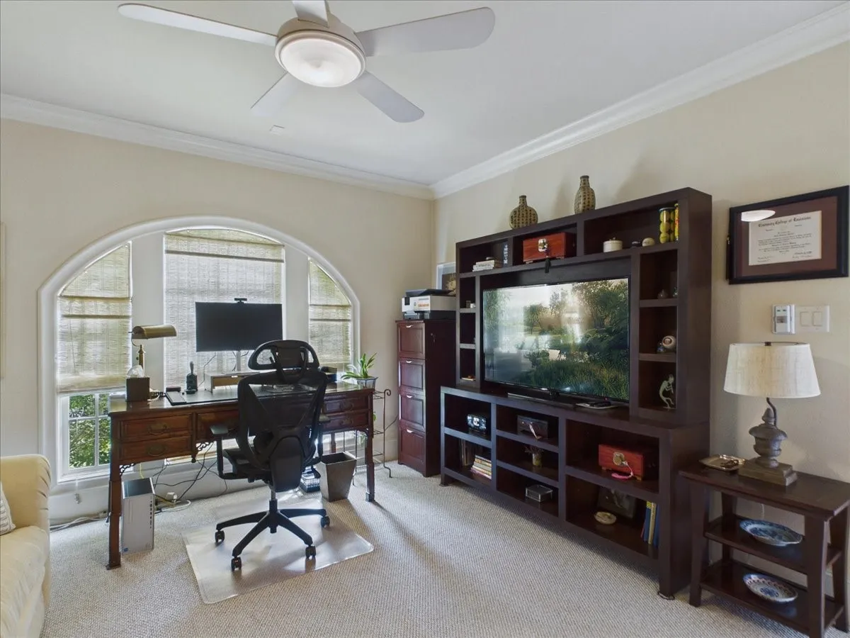 First Floor Bedroom/Offfice
