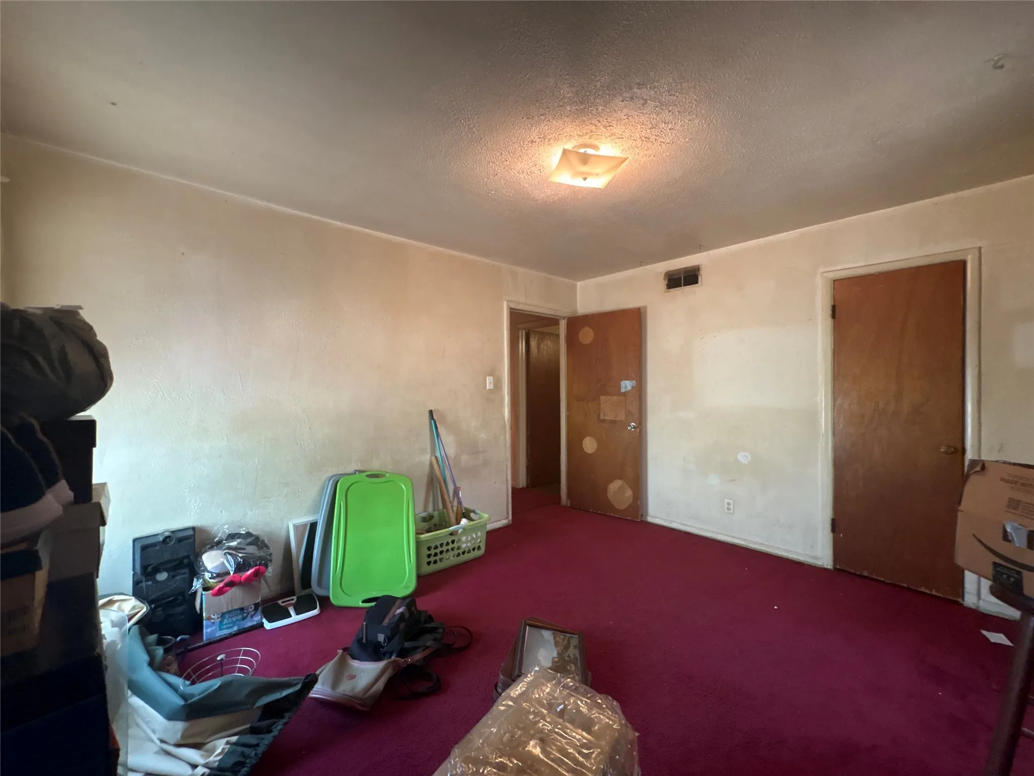 Single Family Residence For Sale in Tarrant County , 2121 Kingsdale Drive, Fort Worth, Texas 76119, 3 Bedroom, 2 Bathroom, 2 Garage spaces, 1,372 Sqft, built in 1955, mls#21392552, Real Estate Agent in Fort Worth, Homes For Sale in Tarrant county, Homes For Sale in Fort Worth, Realtor in Fort Worth Texas, Real Estate Brokerage Independent Realty Texas, Luminita Cordes Realtor