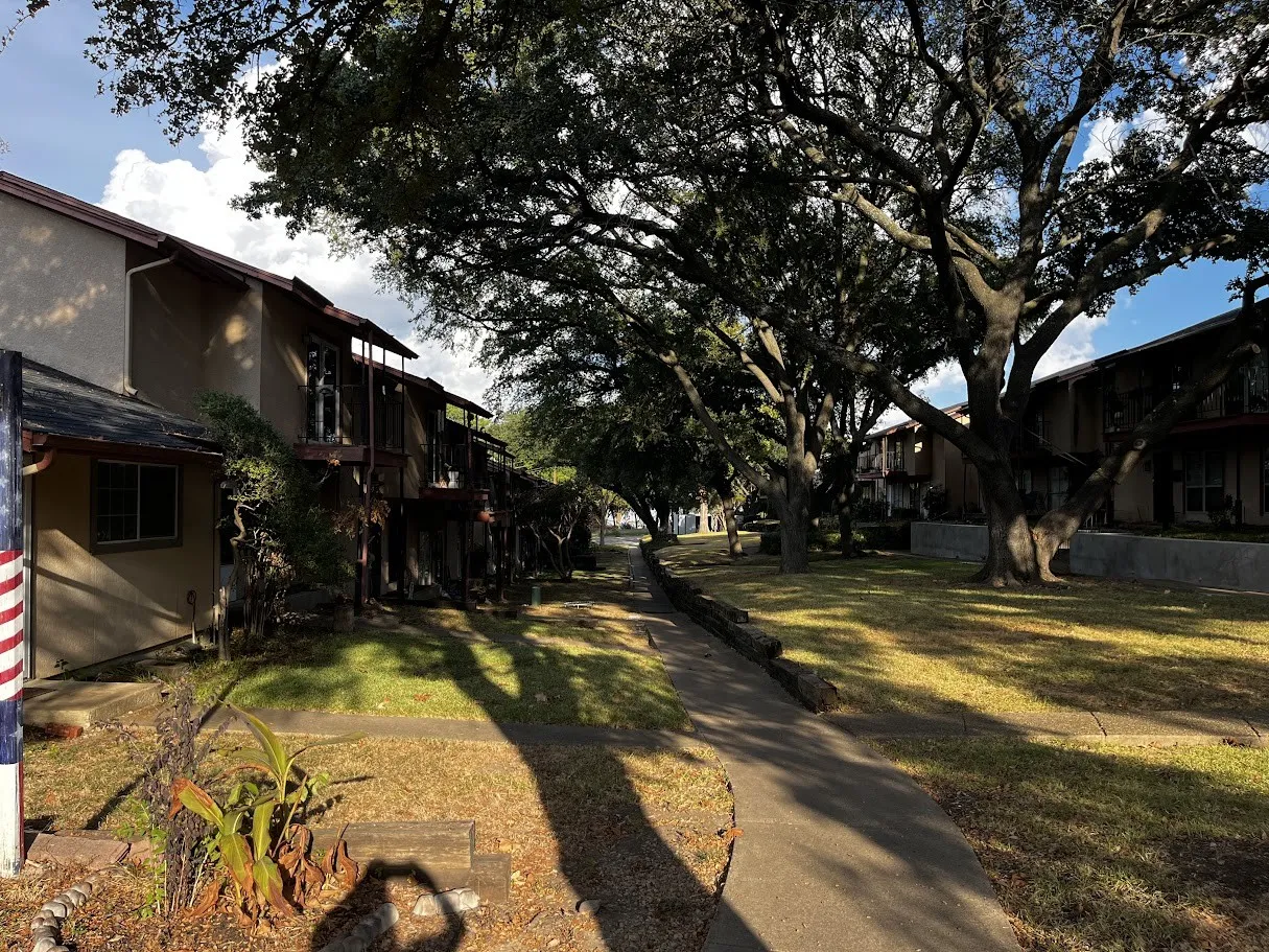 Condominium For Rent in Dallas County , 5602 Marina Drive, Garland, Texas 75043, 2 Bedroom, 2 Bathroom, Garage spaces, 1,053 Sqft, built in 1974, mls#21392563, Real Estate Agent in Garland, Homes For Rent in Dallas county, Homes For Rent in Garland, Realtor in Garland Texas, Real Estate Brokerage Independent Realty Texas, Luminita Cordes Realtor
