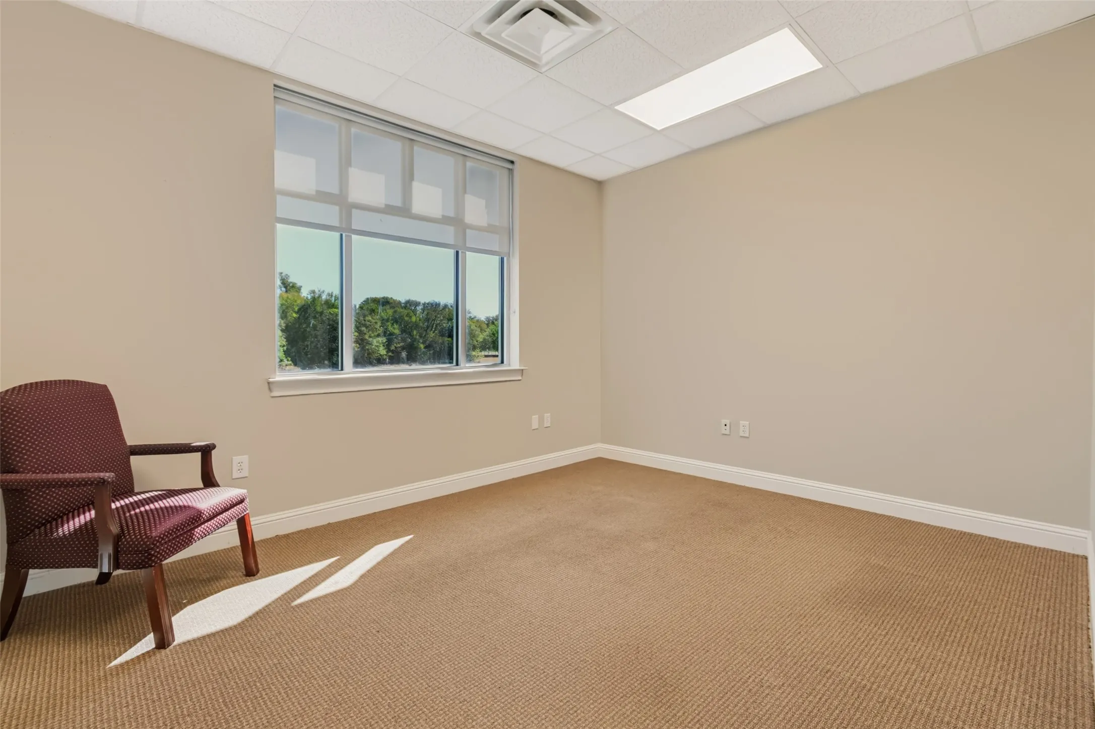 Neutral-toned walls complement the carpeted flooring
